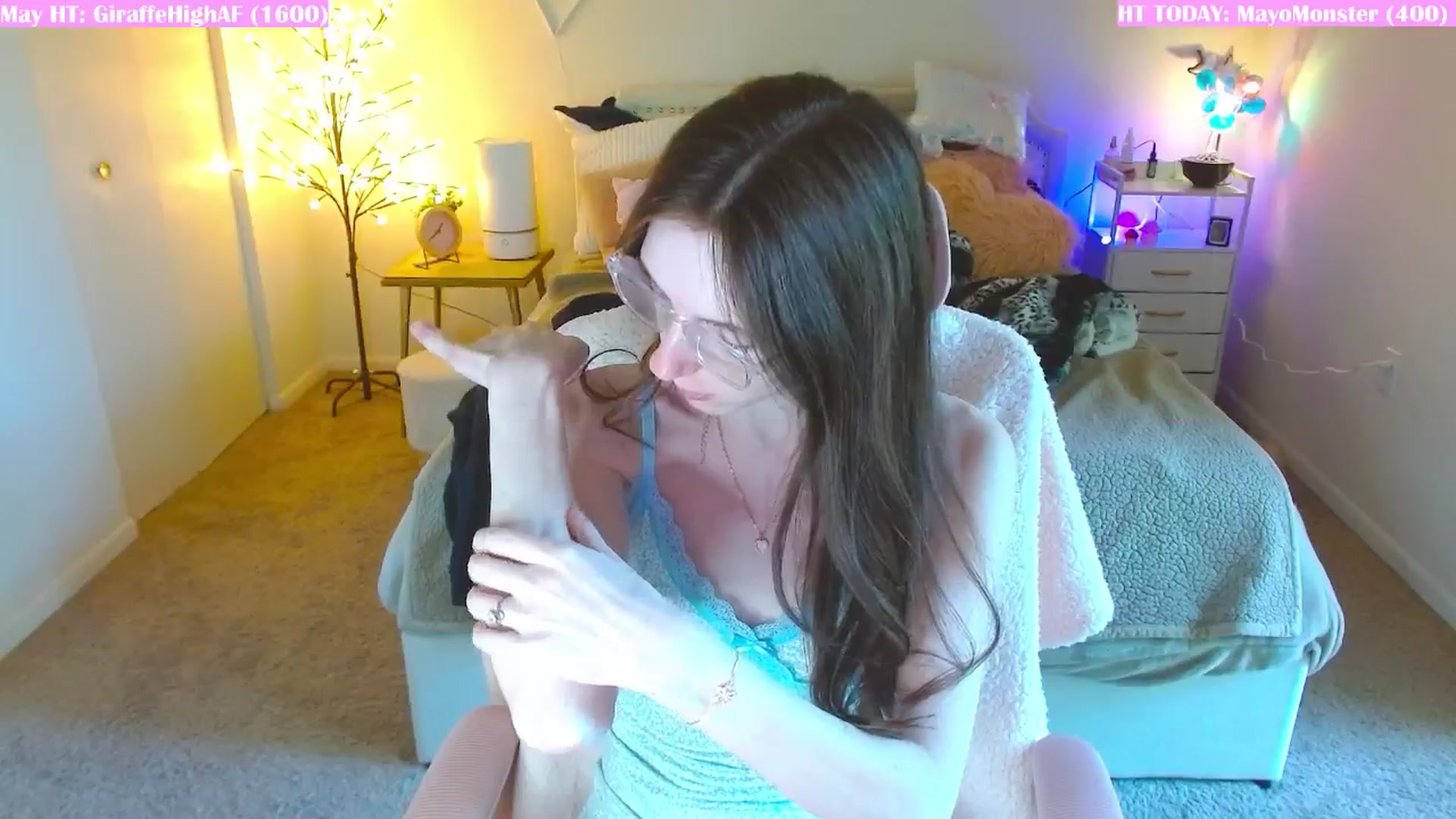 Gallery image thumbnail from MangoMae's myfreecams stream on, 05/12/2024, 18:06 image 17 of 20