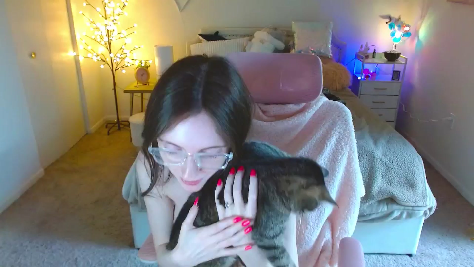 Gallery image thumbnail from MangoMae's myfreecams stream on, 05/17/2024, 19:08 image 9 of 20