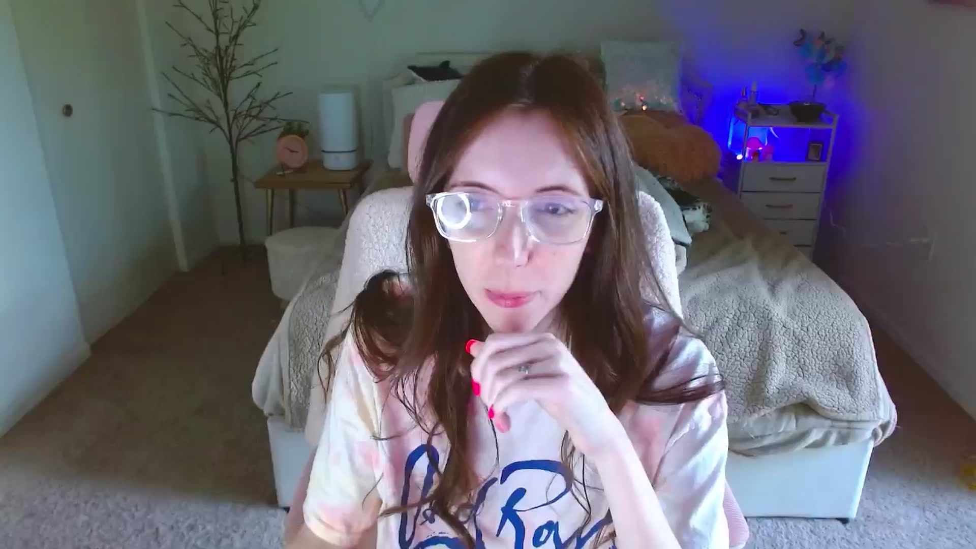 Gallery image thumbnail from MangoMae's myfreecams stream on, 05/17/2024, 19:56 image 15 of 20
