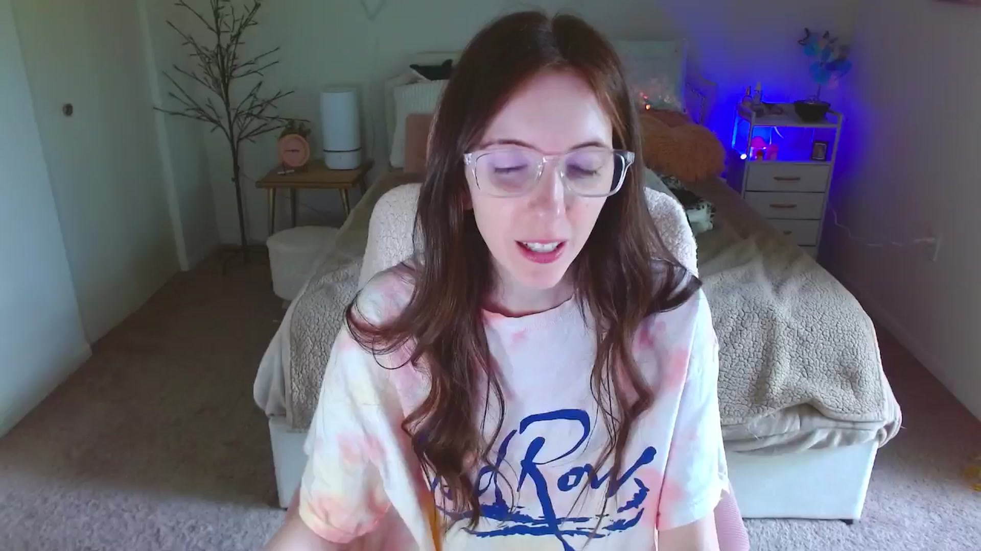 Gallery image thumbnail from MangoMae's myfreecams stream on, 05/17/2024, 19:56 image 8 of 20