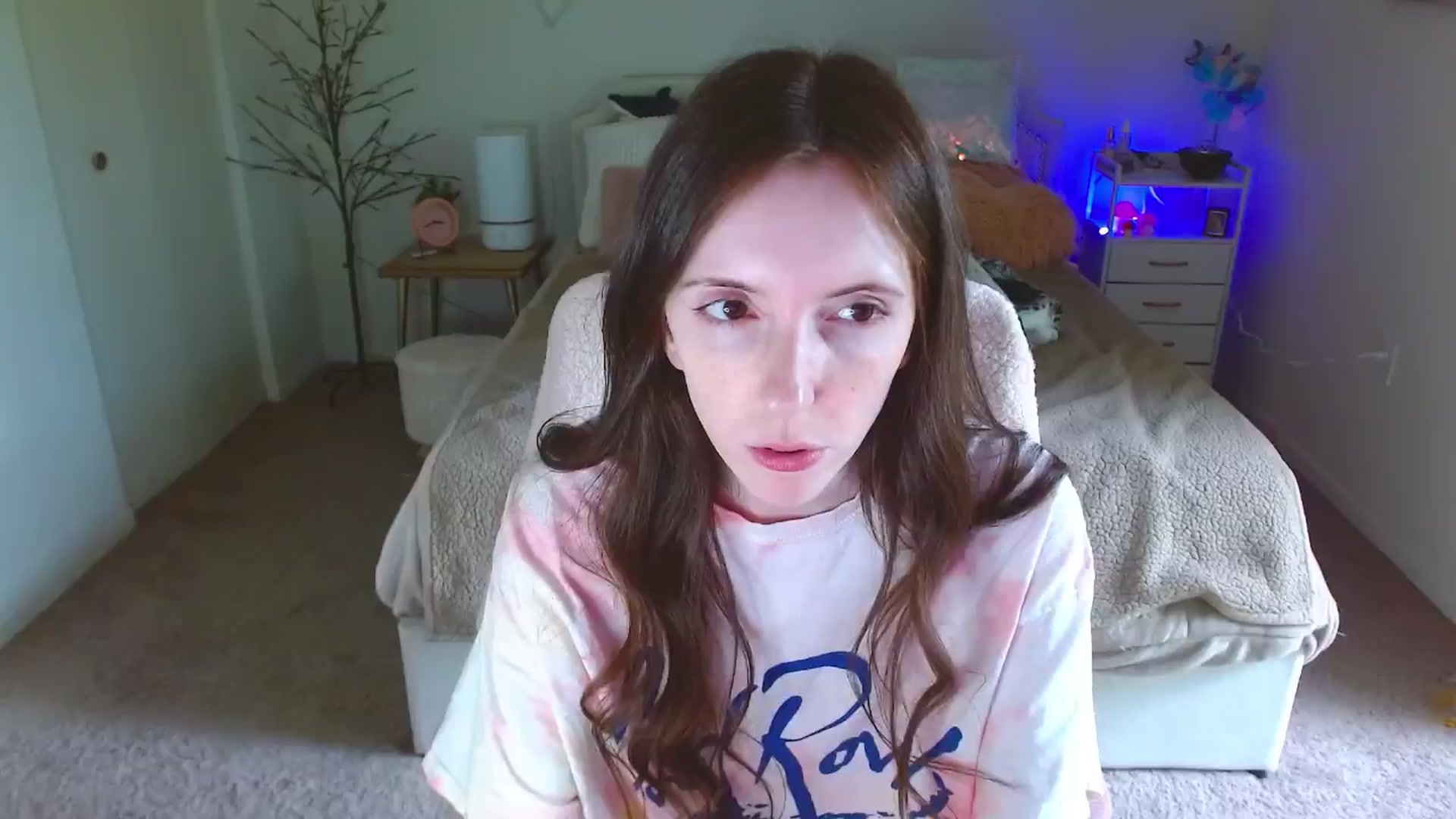 Gallery image thumbnail from MangoMae's myfreecams stream on, 05/17/2024, 19:56 image 3 of 20