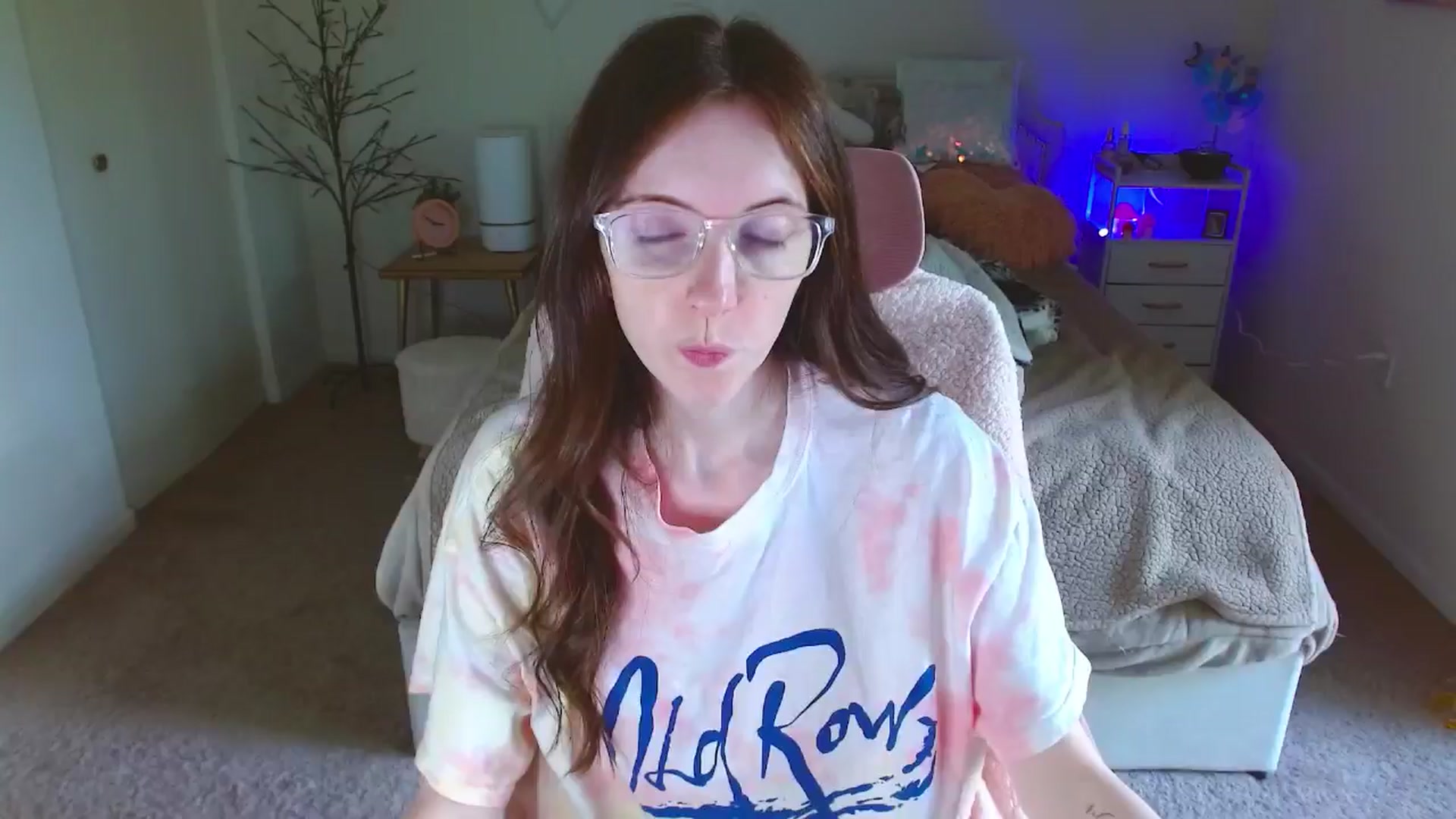 Gallery image thumbnail from MangoMae's myfreecams stream on, 05/17/2024, 19:56 image 16 of 20