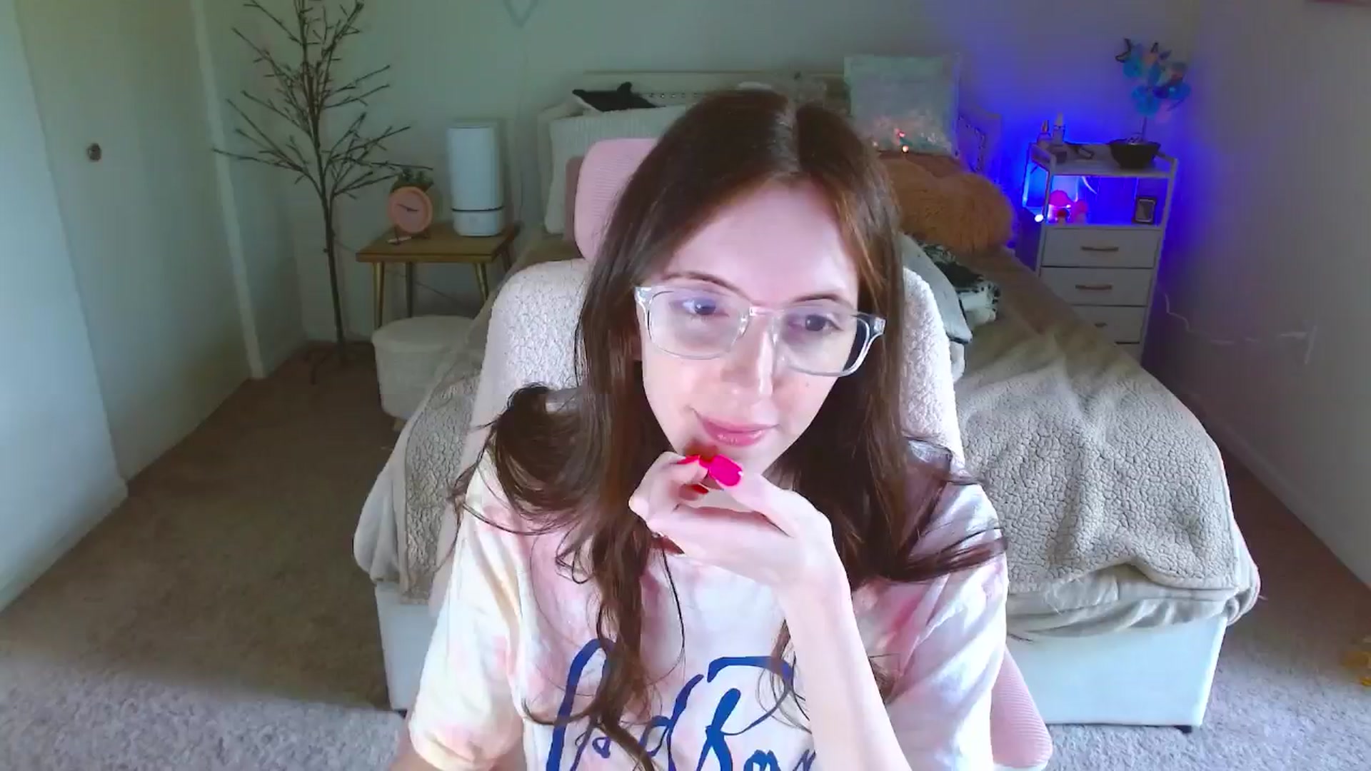 Gallery image thumbnail from MangoMae's myfreecams stream on, 05/17/2024, 19:56 image 14 of 20