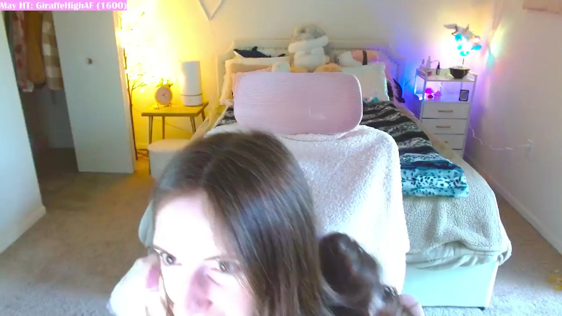 Gallery image thumbnail from MangoMae's myfreecams stream on, 05/18/2024, 18:59 image 9 of 20