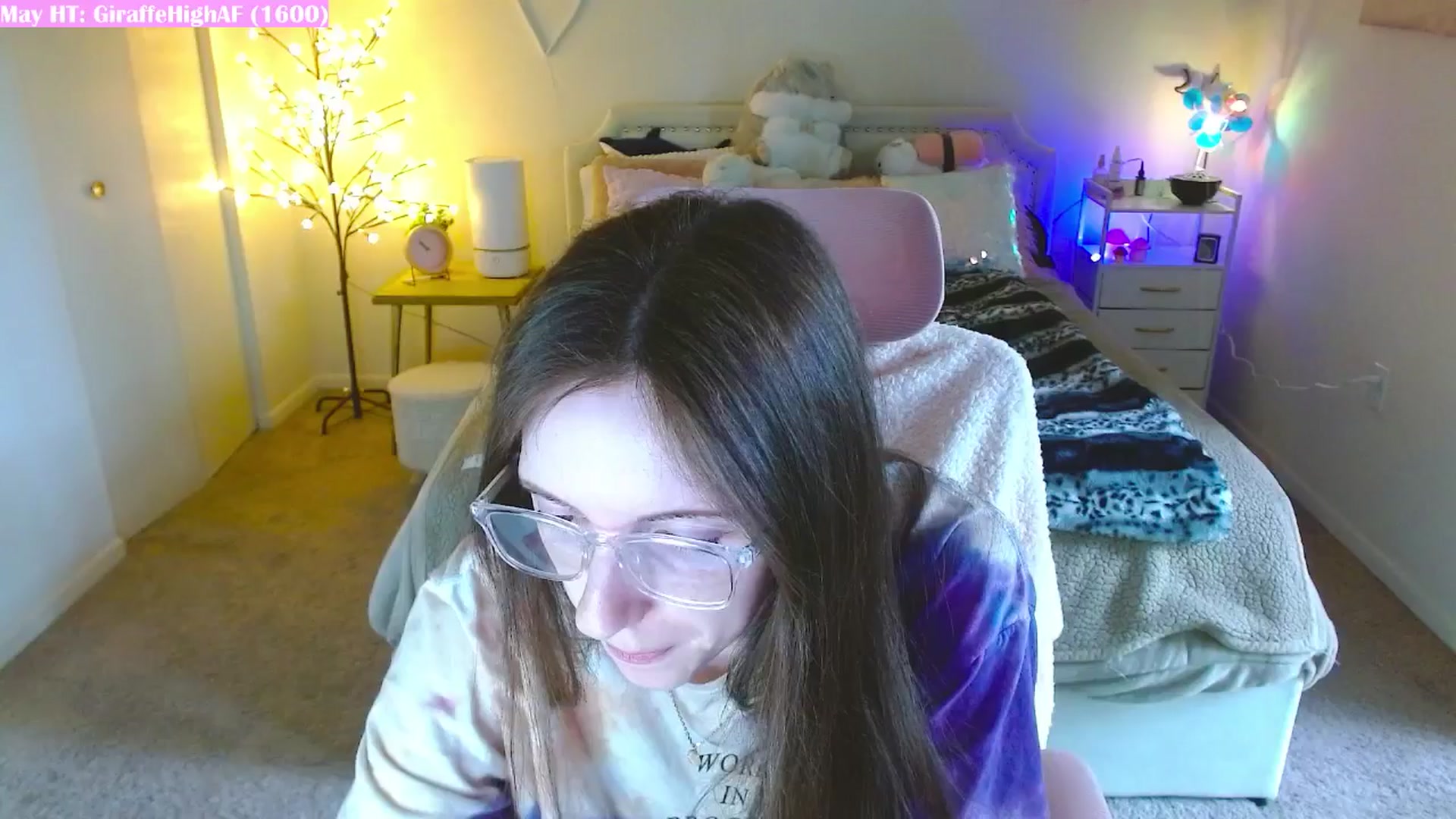 Gallery image thumbnail from MangoMae's myfreecams stream on, 05/19/2024, 15:16 image 8 of 20