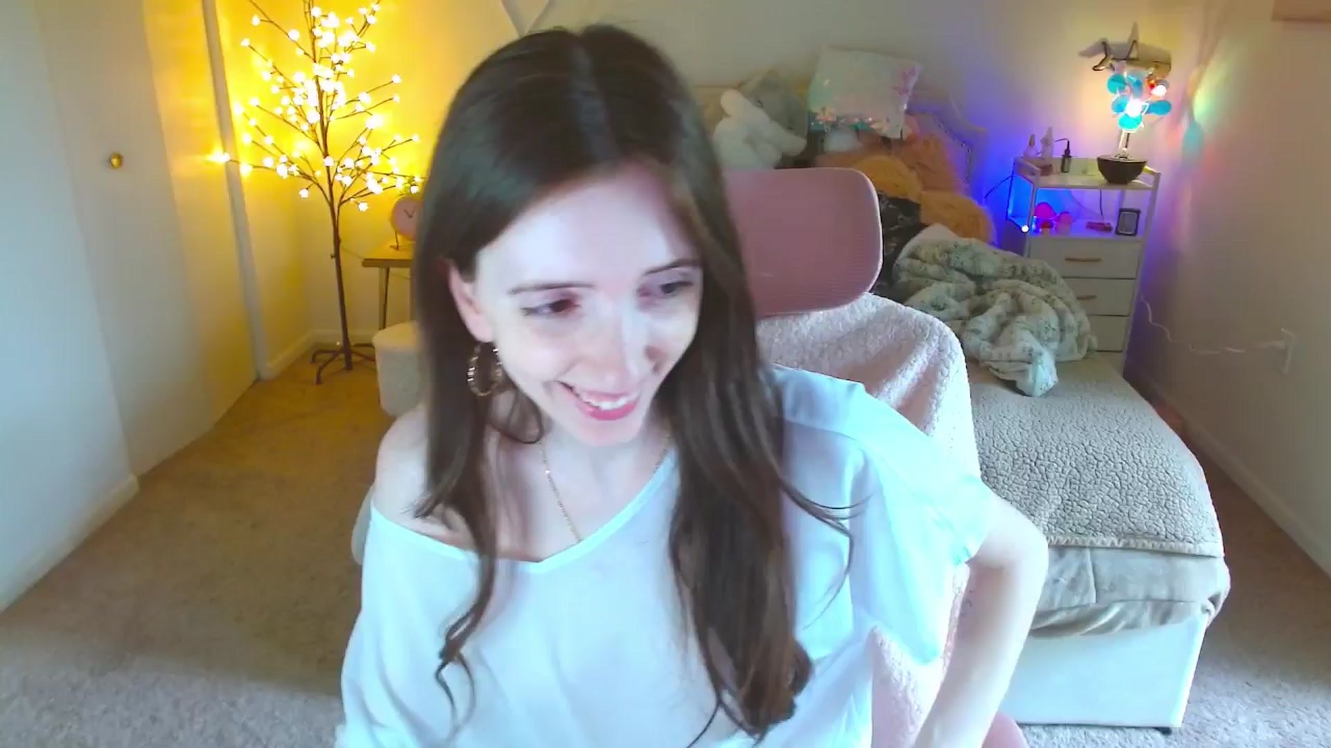 Gallery image thumbnail from MangoMae's myfreecams stream on, 06/01/2024, 15:44 image 13 of 20