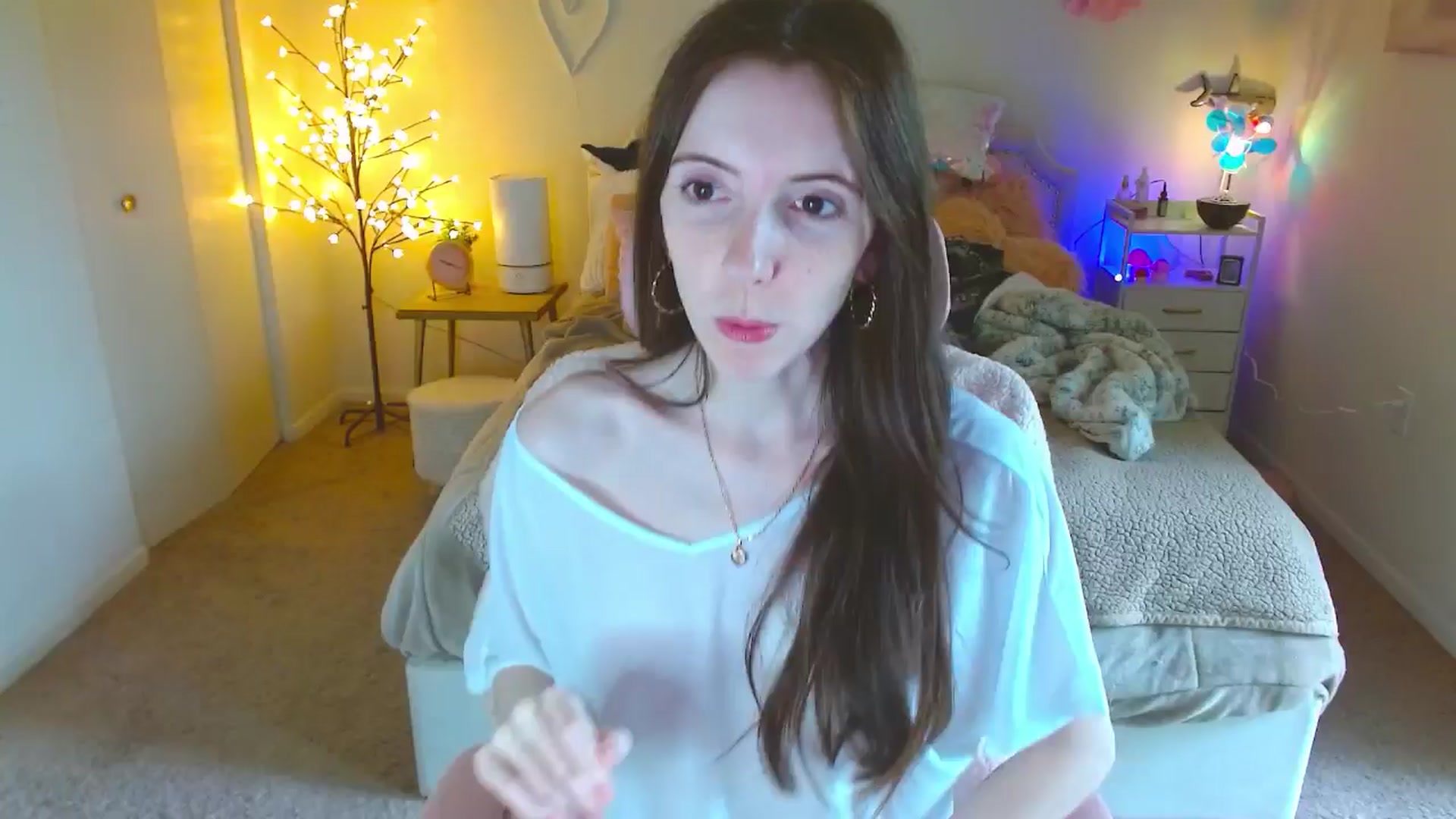 Gallery image thumbnail from MangoMae's myfreecams stream on, 06/01/2024, 15:44 image 2 of 20