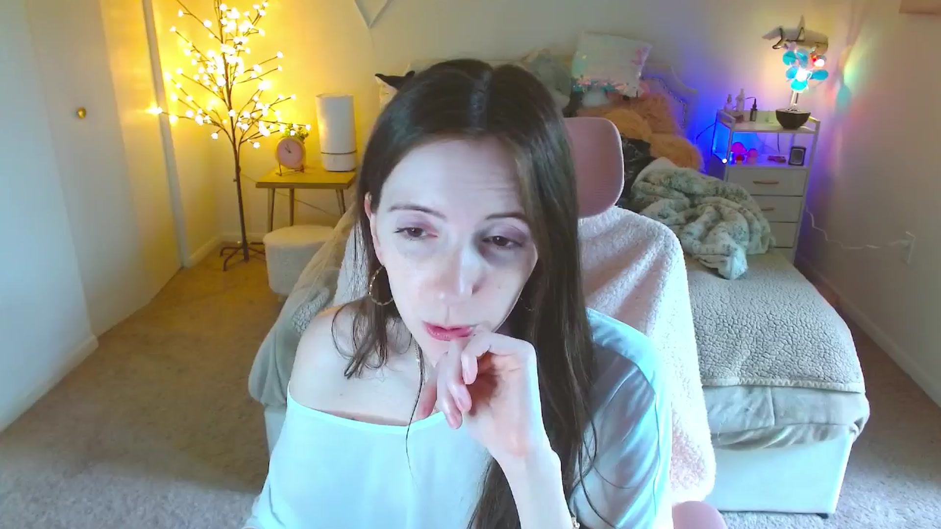 Gallery image thumbnail from MangoMae's myfreecams stream on, 06/01/2024, 15:44 image 11 of 20
