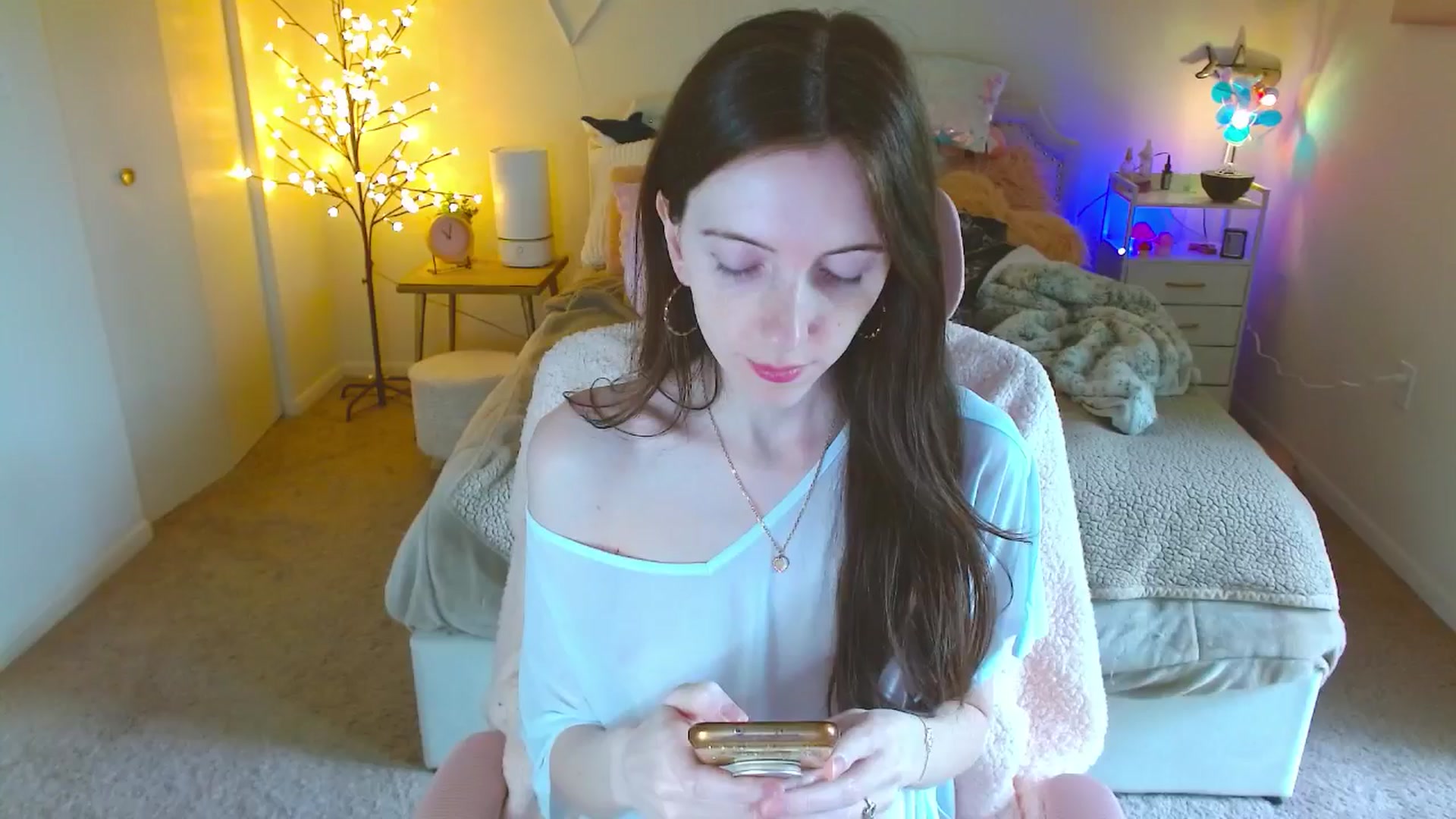 Gallery image thumbnail from MangoMae's myfreecams stream on, 06/01/2024, 15:44 image 12 of 20