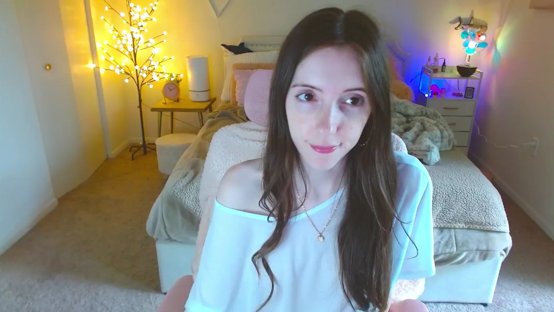 Gallery image thumbnail from MangoMae's myfreecams stream on, 06/01/2024, 15:44 image 14 of 20