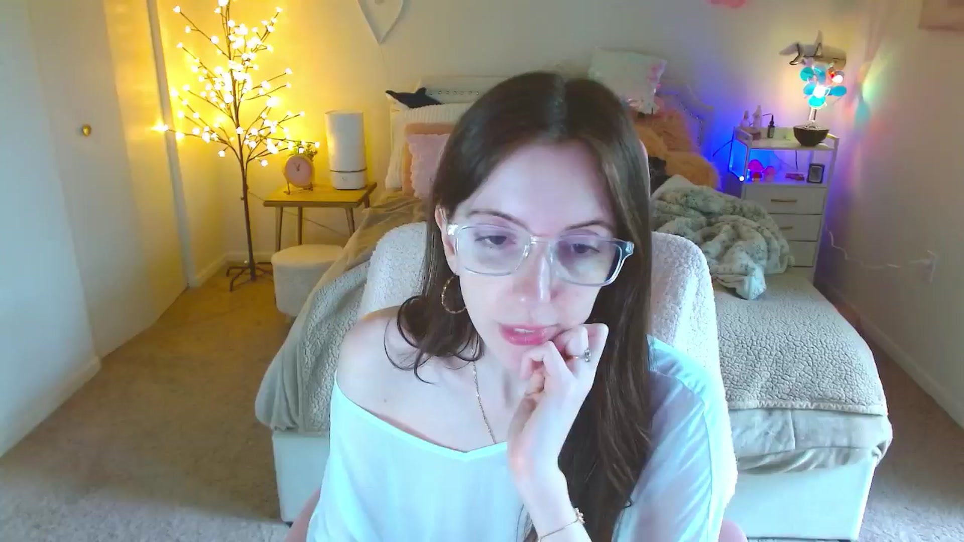 Gallery image thumbnail from MangoMae's myfreecams stream on, 06/01/2024, 17:35 image 9 of 20