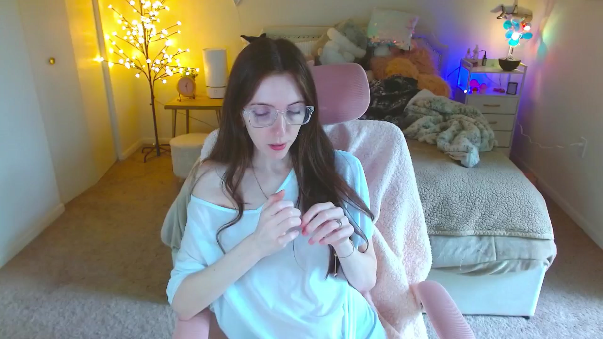 Gallery image thumbnail from MangoMae's myfreecams stream on, 06/01/2024, 17:35 image 20 of 20