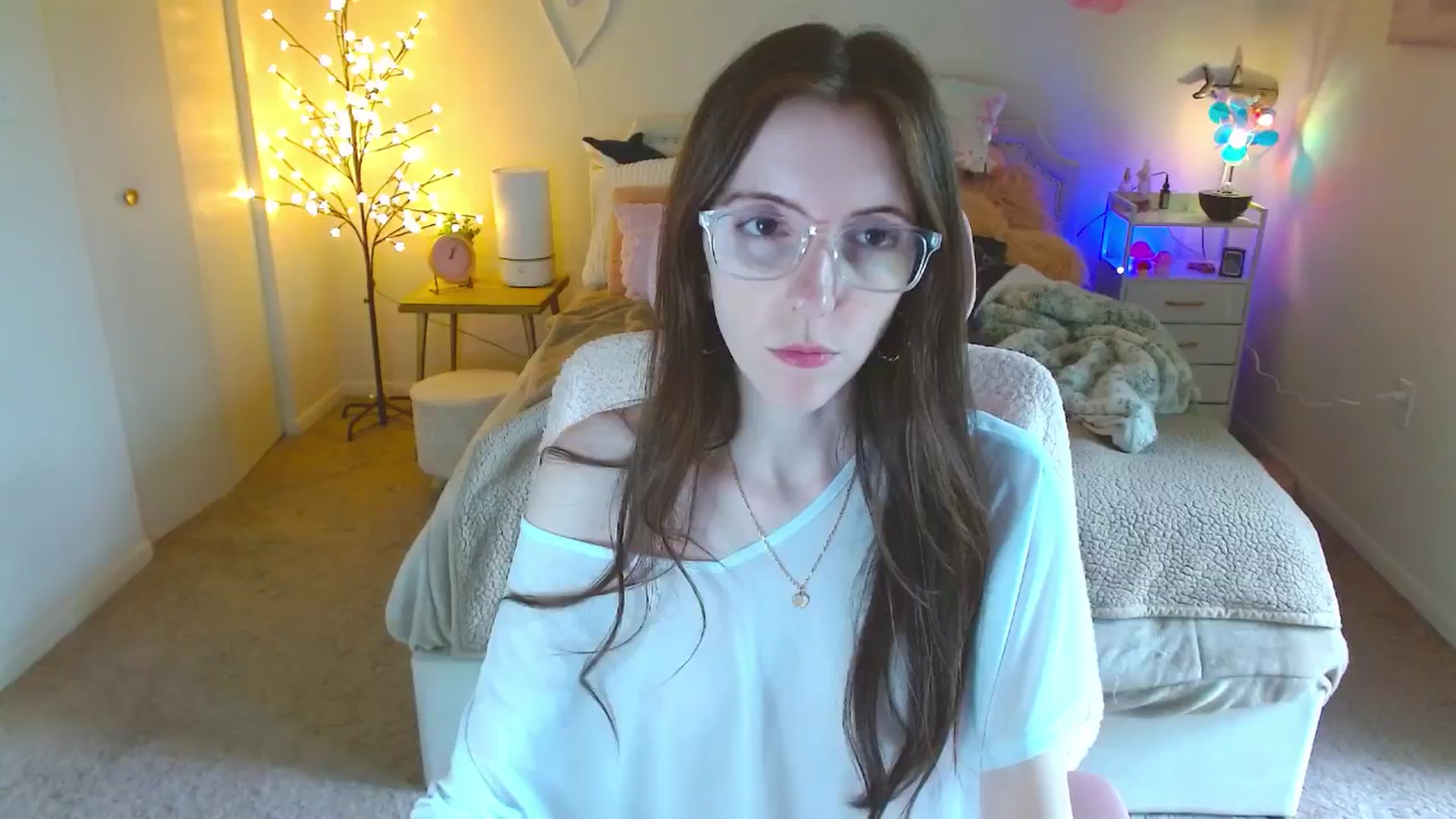 Gallery image thumbnail from MangoMae's myfreecams stream on, 06/01/2024, 17:35 image 12 of 20