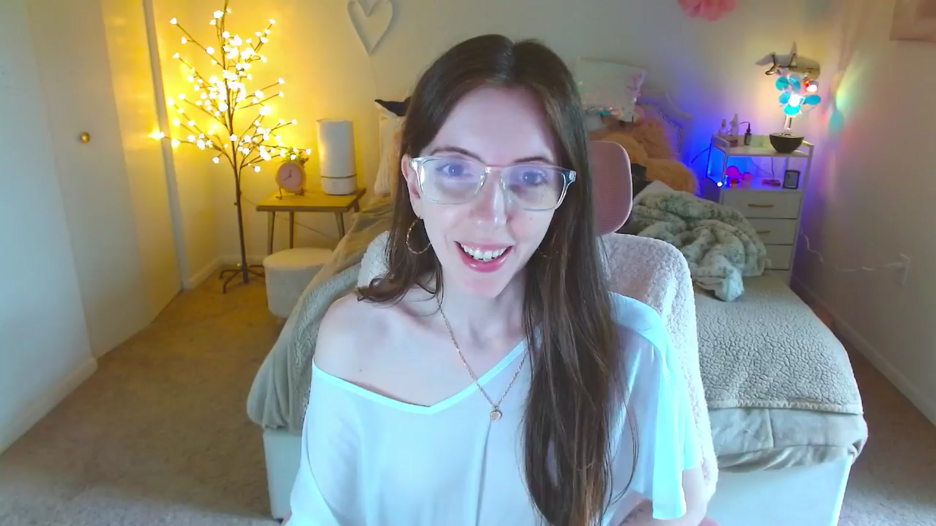 Gallery image thumbnail from MangoMae's myfreecams stream on, 06/01/2024, 17:35 image 4 of 20