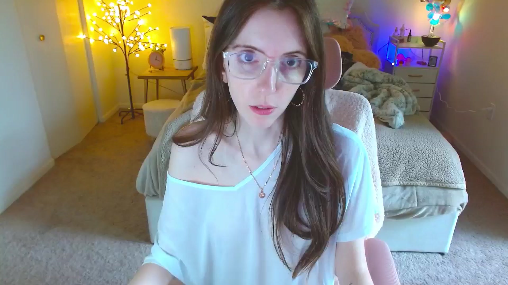 Gallery image thumbnail from MangoMae's myfreecams stream on, 06/01/2024, 17:35 image 17 of 20