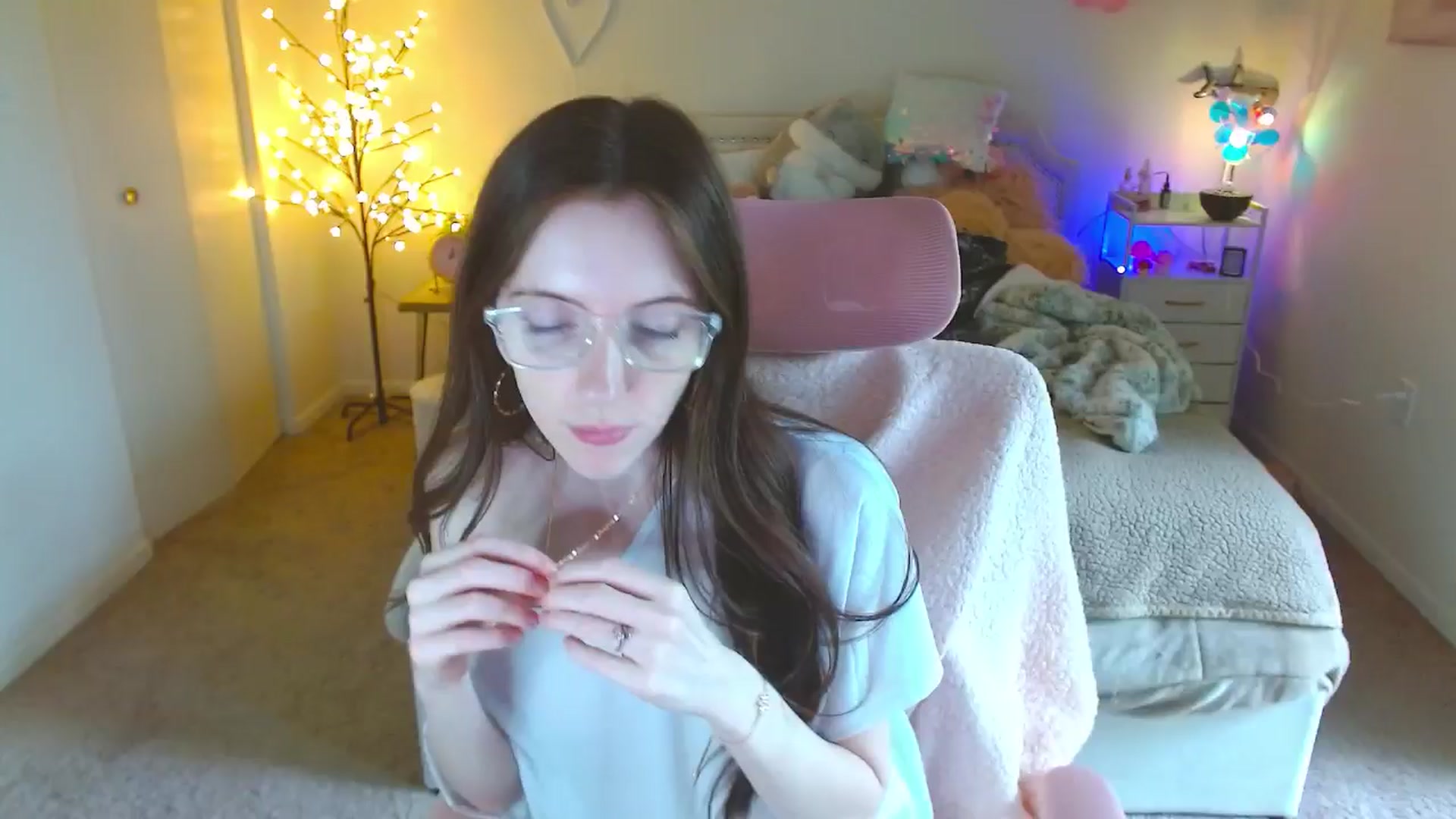 Gallery image thumbnail from MangoMae's myfreecams stream on, 06/01/2024, 17:35 image 14 of 20