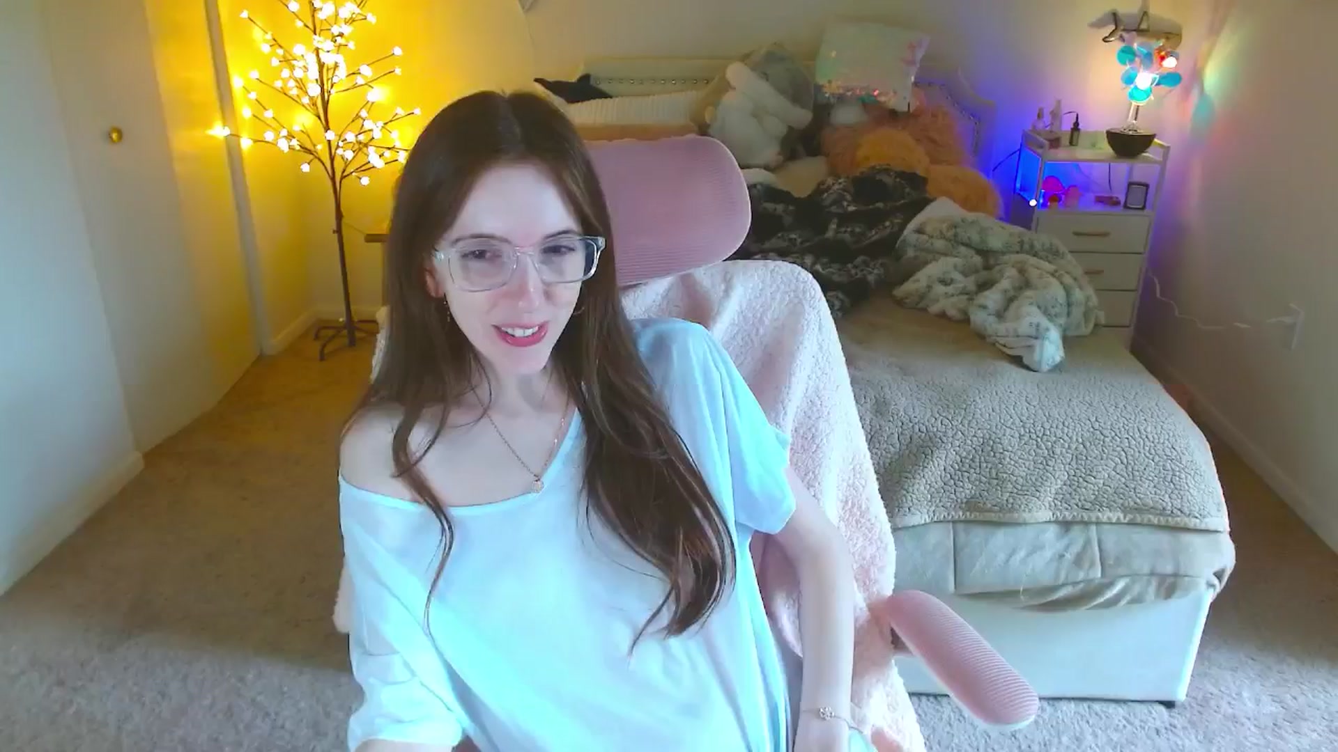 Gallery image thumbnail from MangoMae's myfreecams stream on, 06/01/2024, 17:35 image 19 of 20