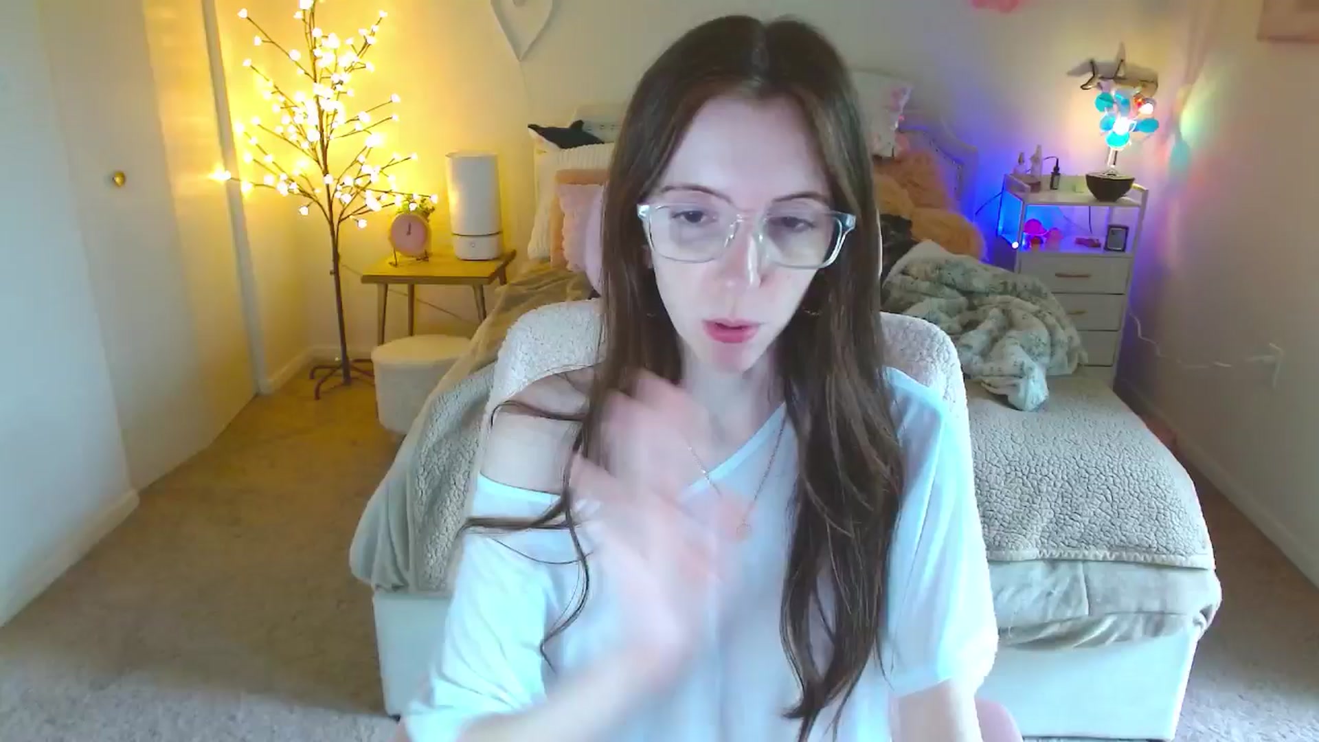 Gallery image thumbnail from MangoMae's myfreecams stream on, 06/01/2024, 17:35 image 11 of 20