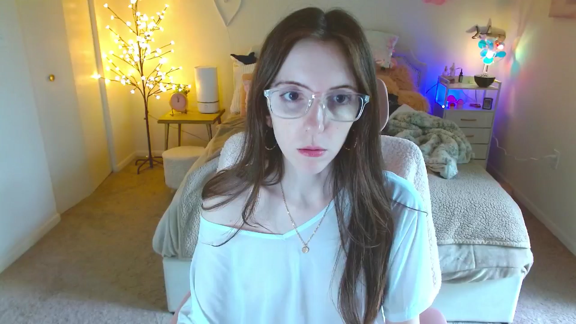 Gallery image thumbnail from MangoMae's myfreecams stream on, 06/01/2024, 17:35 image 10 of 20