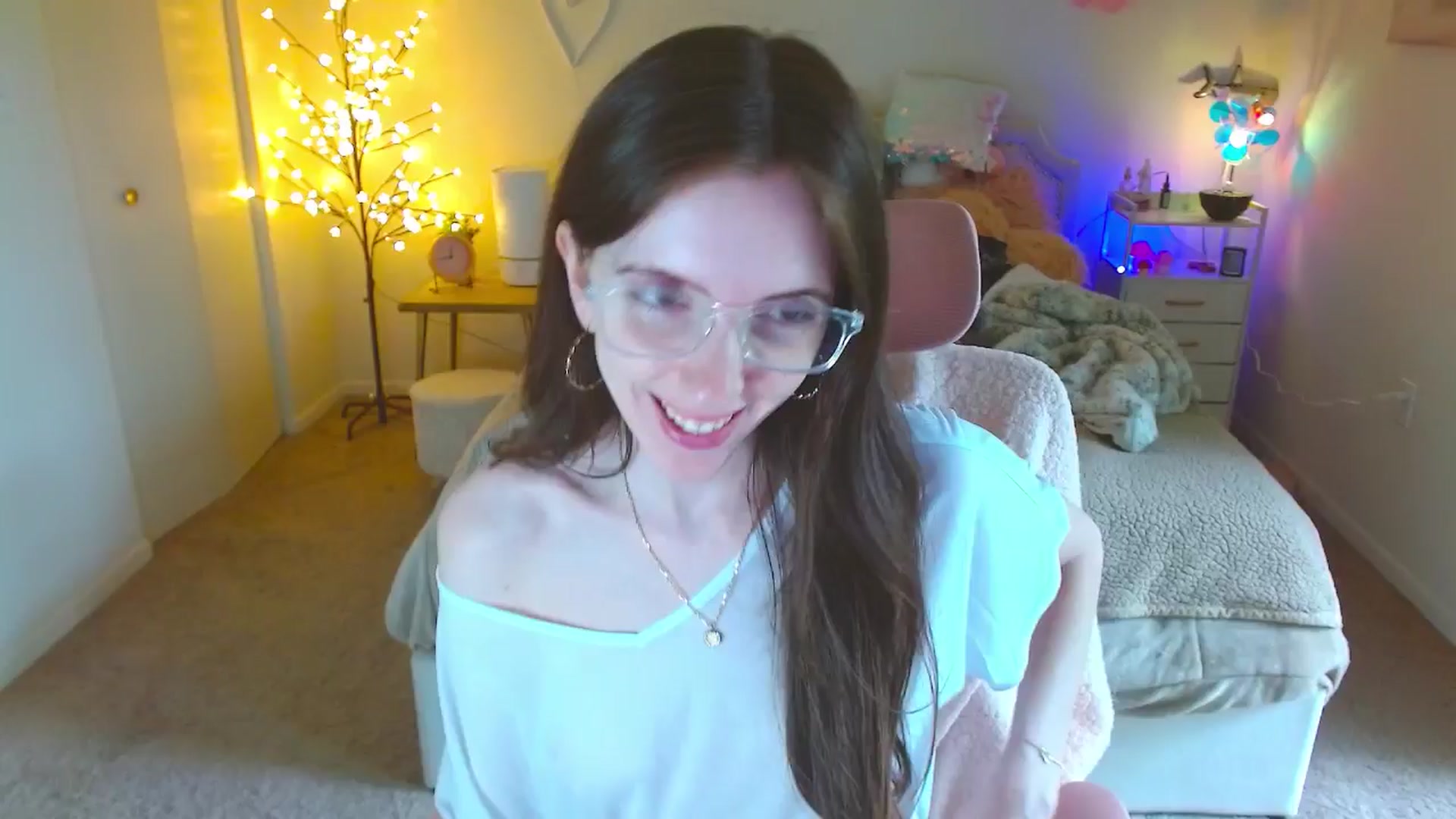 Gallery image thumbnail from MangoMae's myfreecams stream on, 06/01/2024, 17:35 image 5 of 20