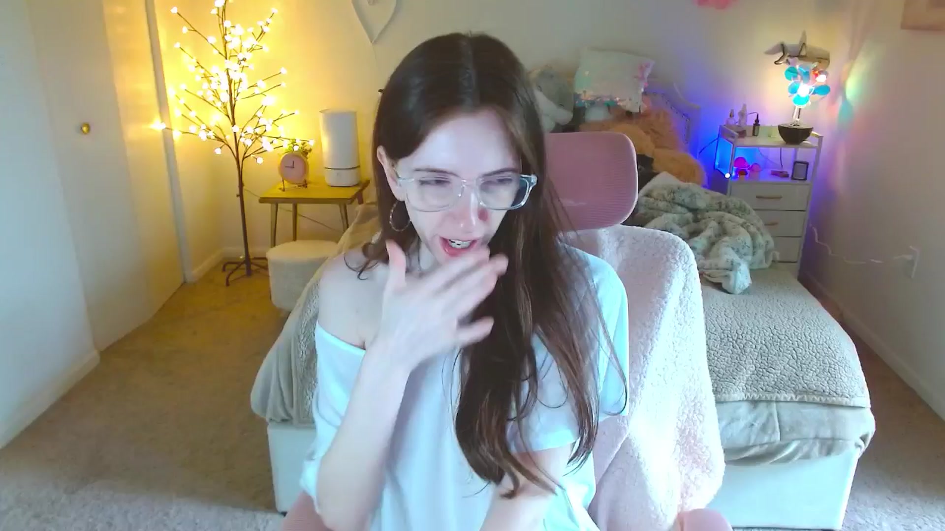 Gallery image thumbnail from MangoMae's myfreecams stream on, 06/01/2024, 17:35 image 6 of 20
