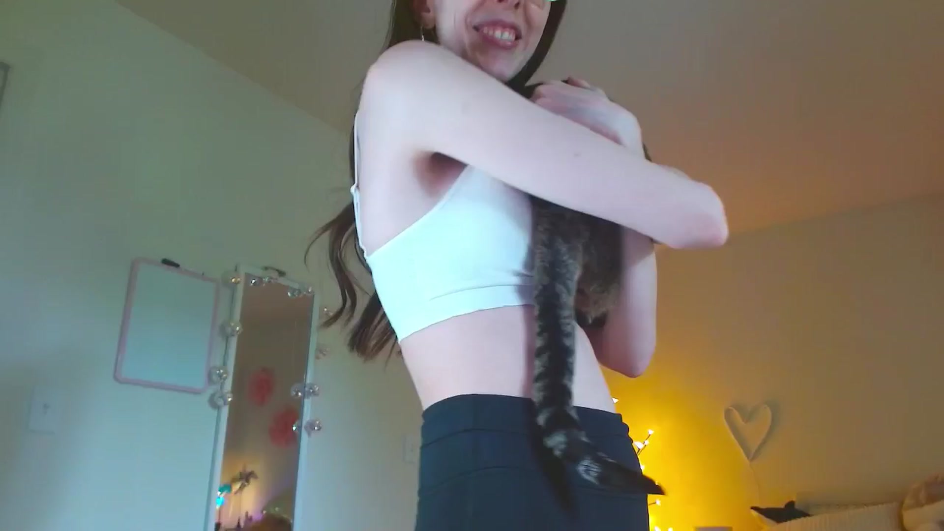 Gallery image thumbnail from MangoMae's myfreecams stream on, 06/02/2024, 18:06 image 16 of 20