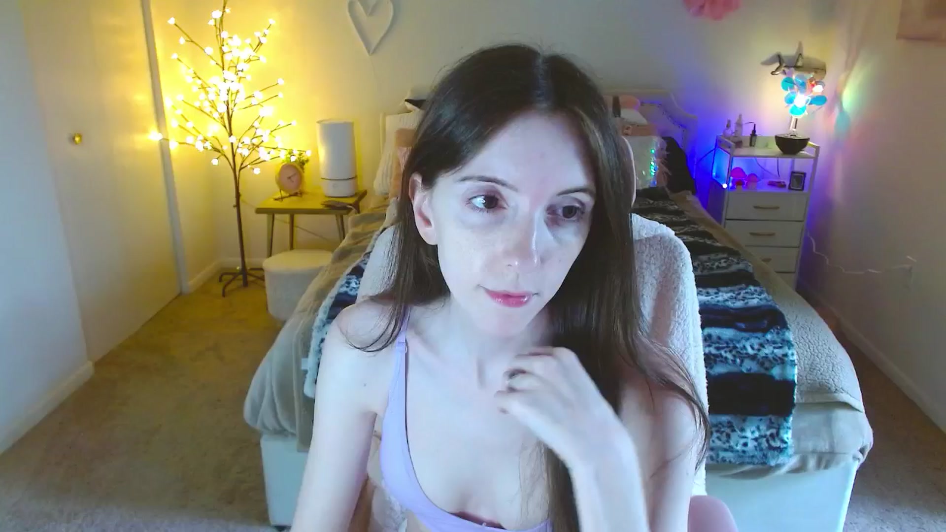 Gallery image thumbnail from MangoMae's myfreecams stream on, 06/04/2024, 21:26 image 6 of 20