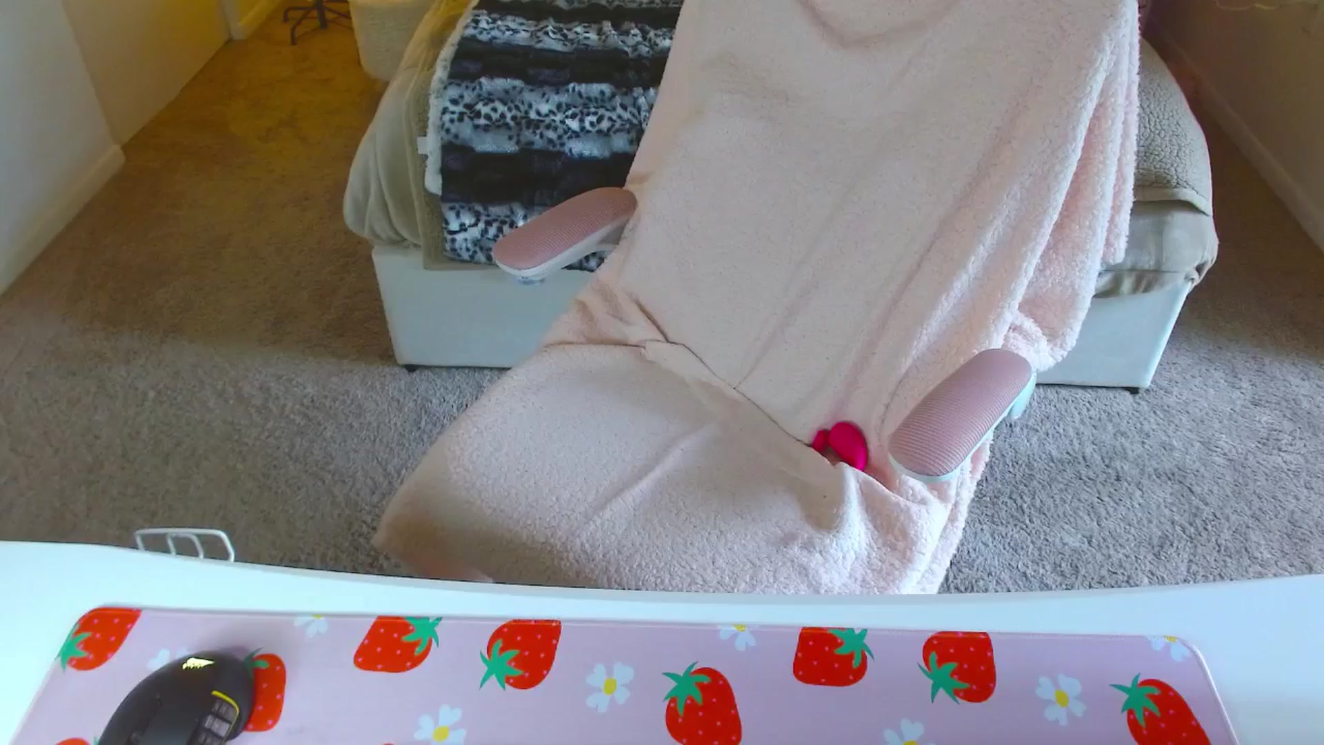 Gallery image thumbnail from MangoMae's myfreecams stream on, 06/04/2024, 21:26 image 16 of 20