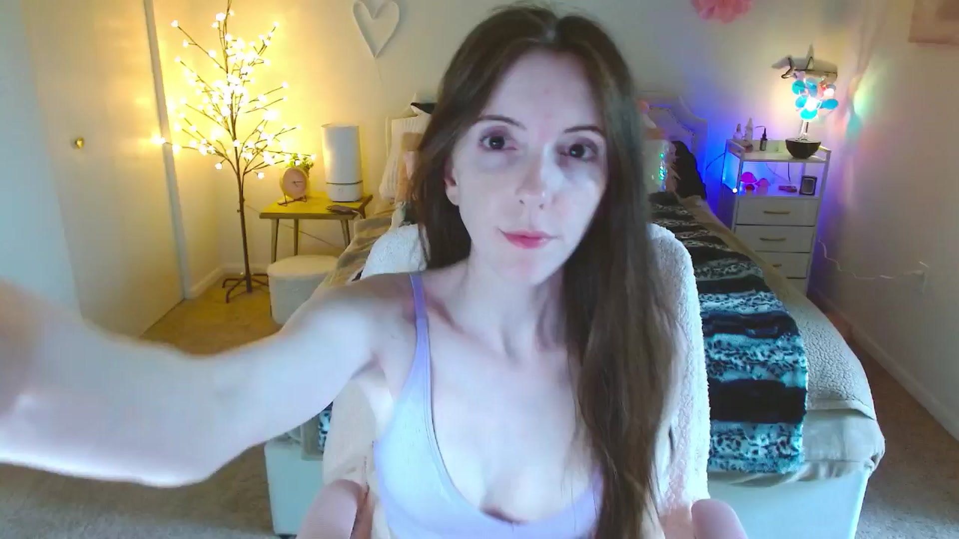 Gallery image thumbnail from MangoMae's myfreecams stream on, 06/04/2024, 21:26 image 11 of 20