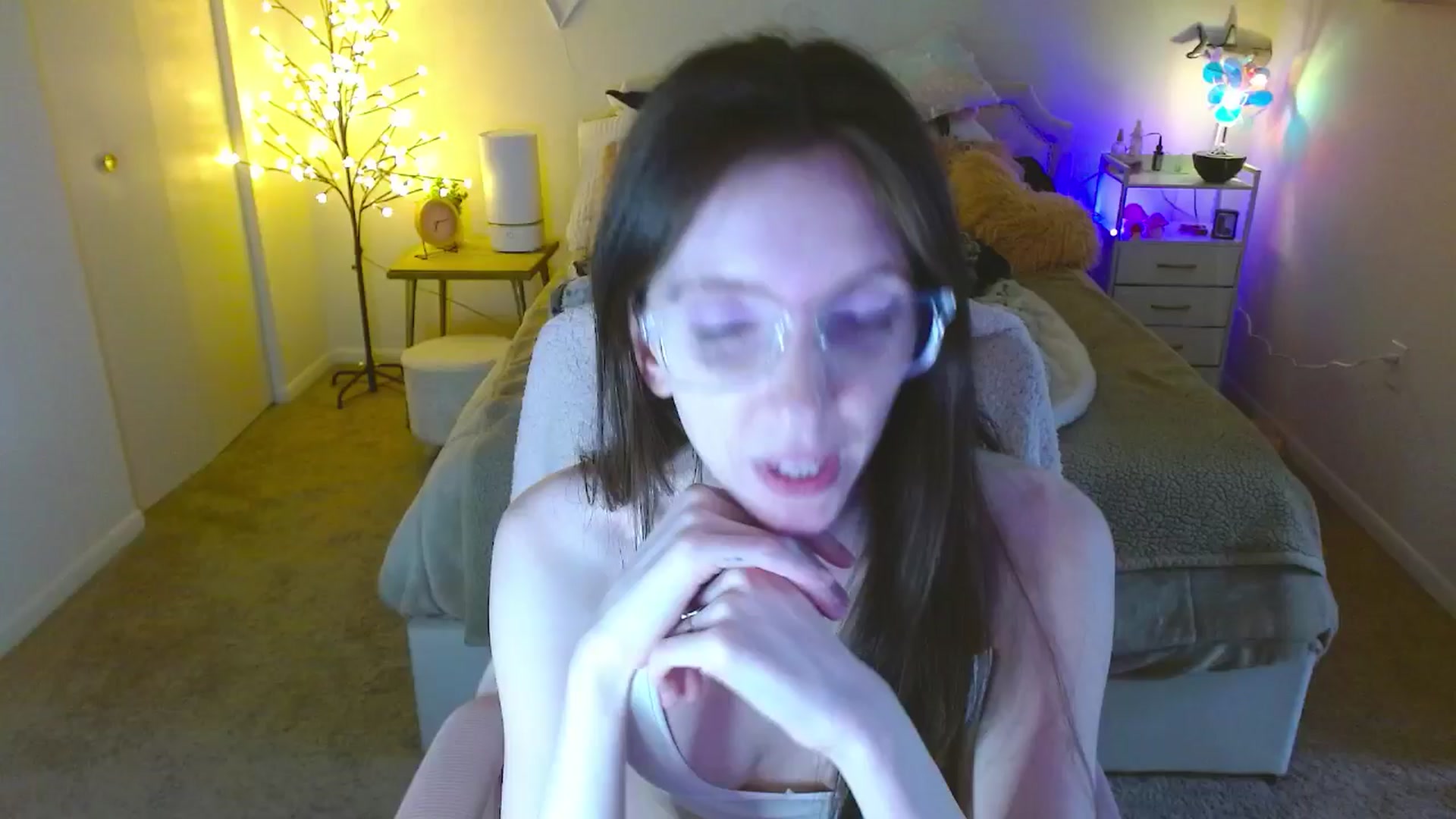 Gallery image thumbnail from MangoMae's myfreecams stream on, 06/06/2024, 24:10 image 4 of 20