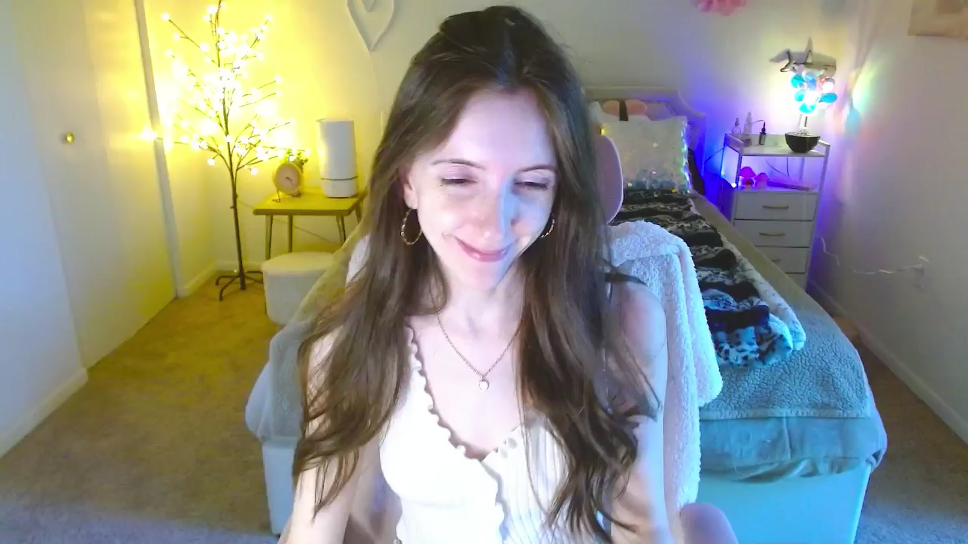 Gallery image thumbnail from MangoMae's myfreecams stream on, 06/07/2024, 20:36 image 8 of 20