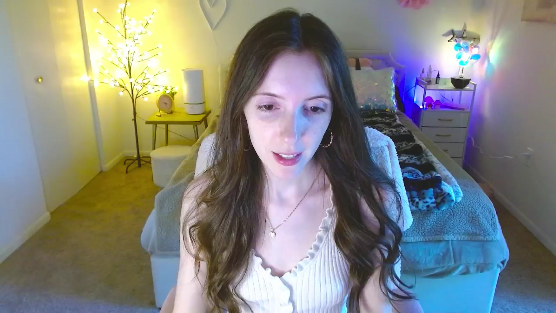 Gallery image thumbnail from MangoMae's myfreecams stream on, 06/07/2024, 20:36 image 13 of 20