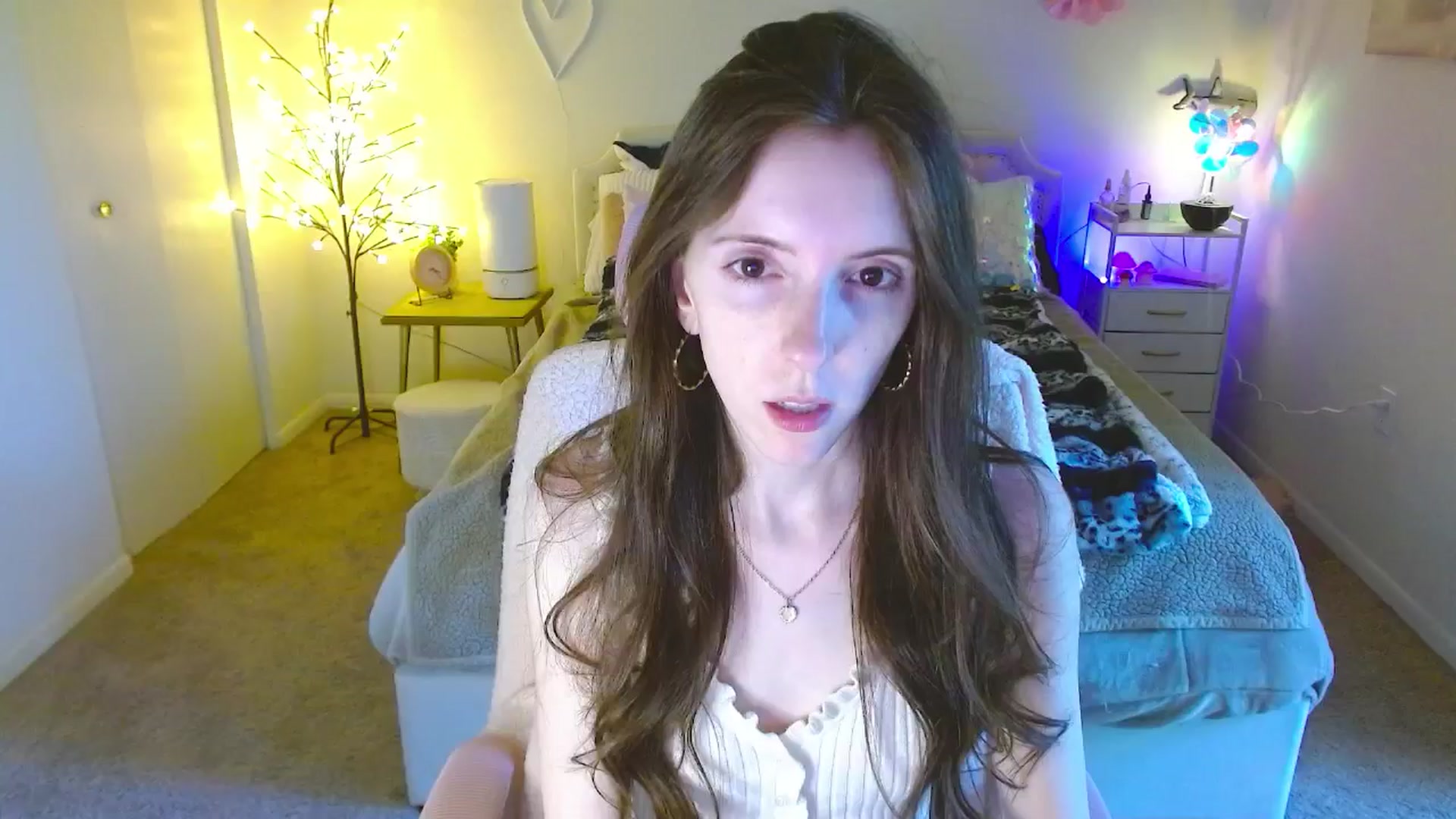 Gallery image thumbnail from MangoMae's myfreecams stream on, 06/07/2024, 20:36 image 7 of 20