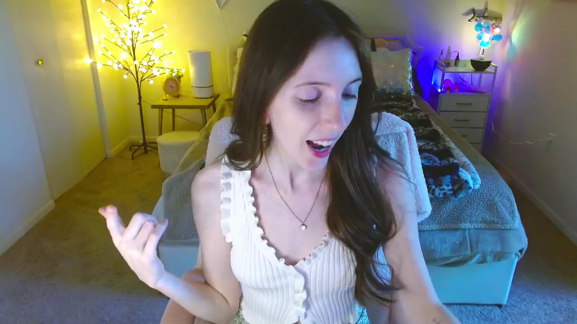 Gallery image thumbnail from MangoMae's myfreecams stream on, 06/07/2024, 20:36 image 15 of 20