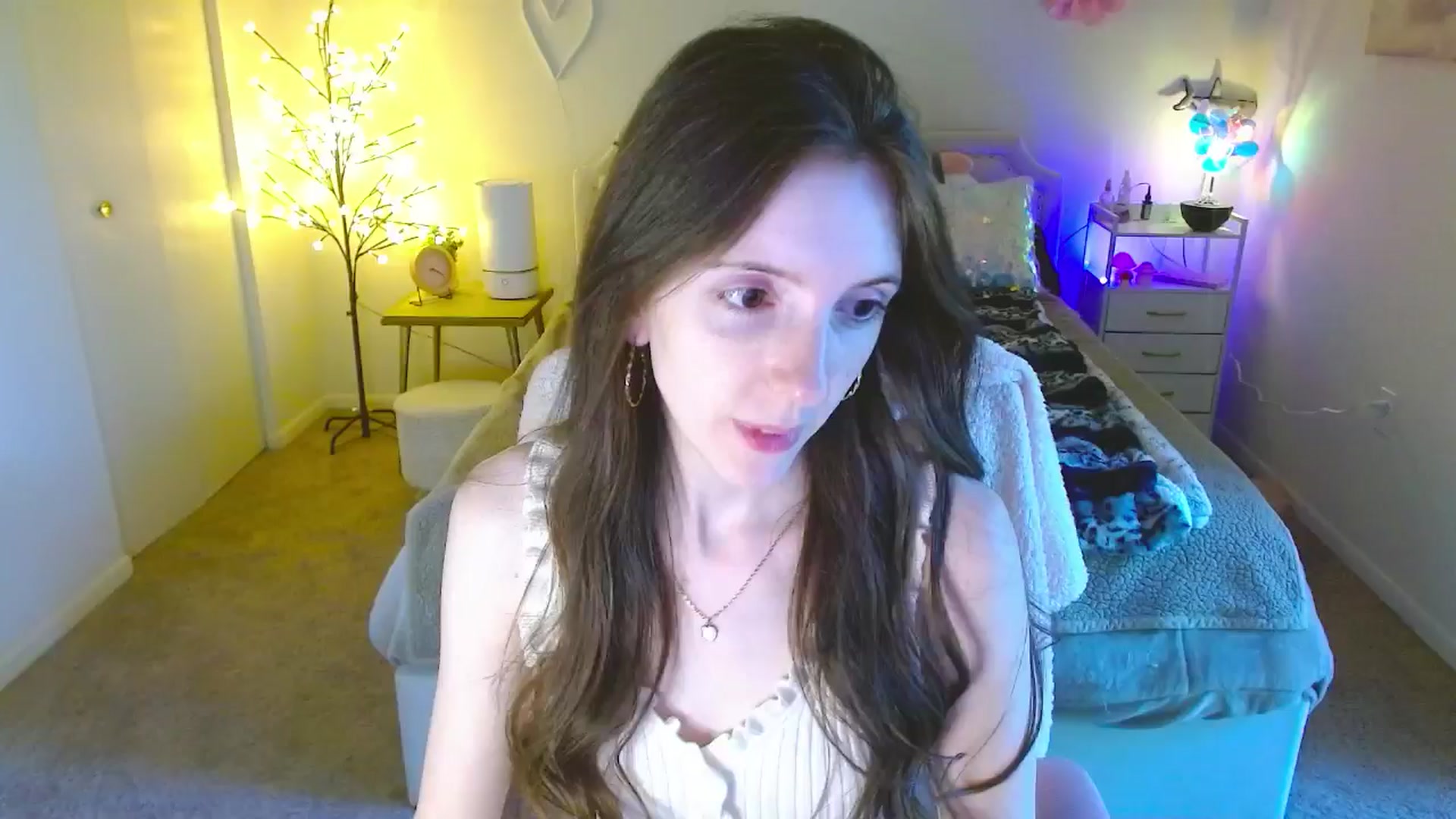 Gallery image thumbnail from MangoMae's myfreecams stream on, 06/07/2024, 20:36 image 3 of 20