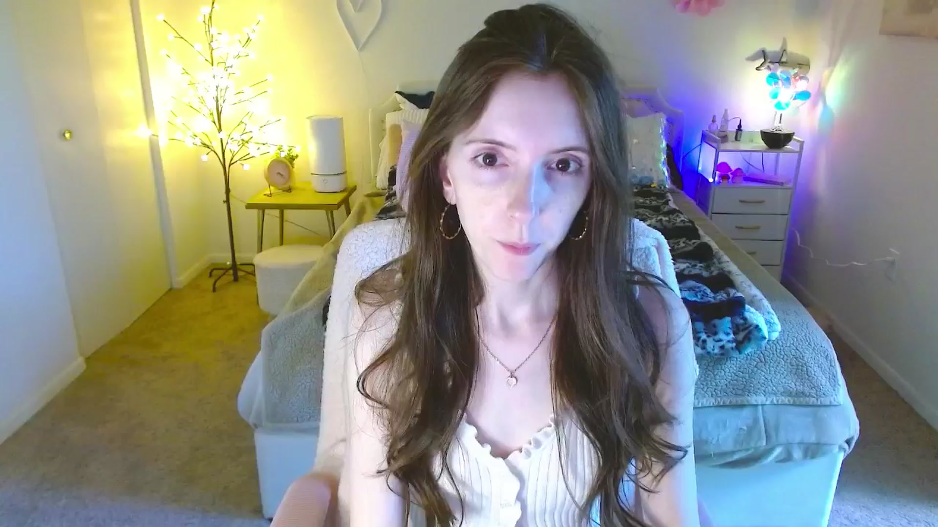 Gallery image thumbnail from MangoMae's myfreecams stream on, 06/07/2024, 20:36 image 6 of 20