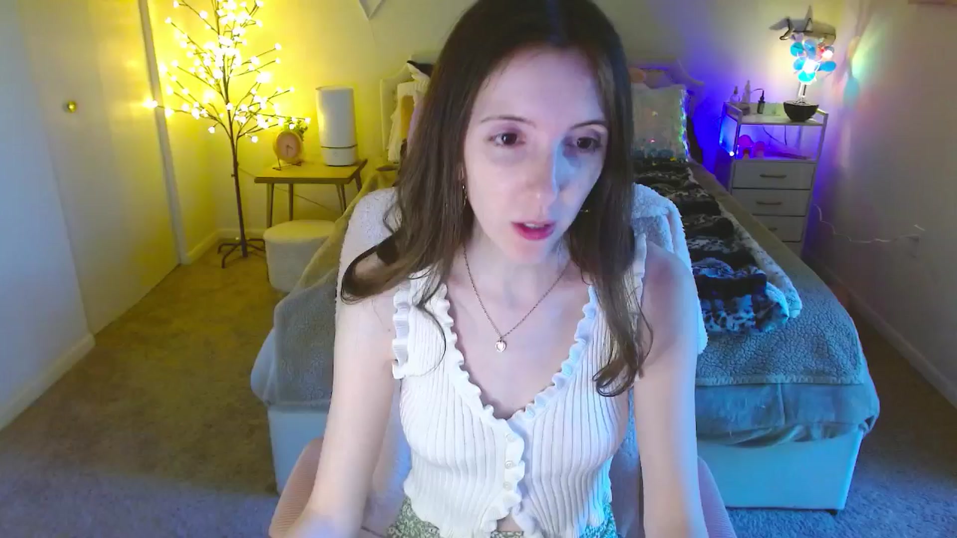 Gallery image thumbnail from MangoMae's myfreecams stream on, 06/07/2024, 20:36 image 20 of 20