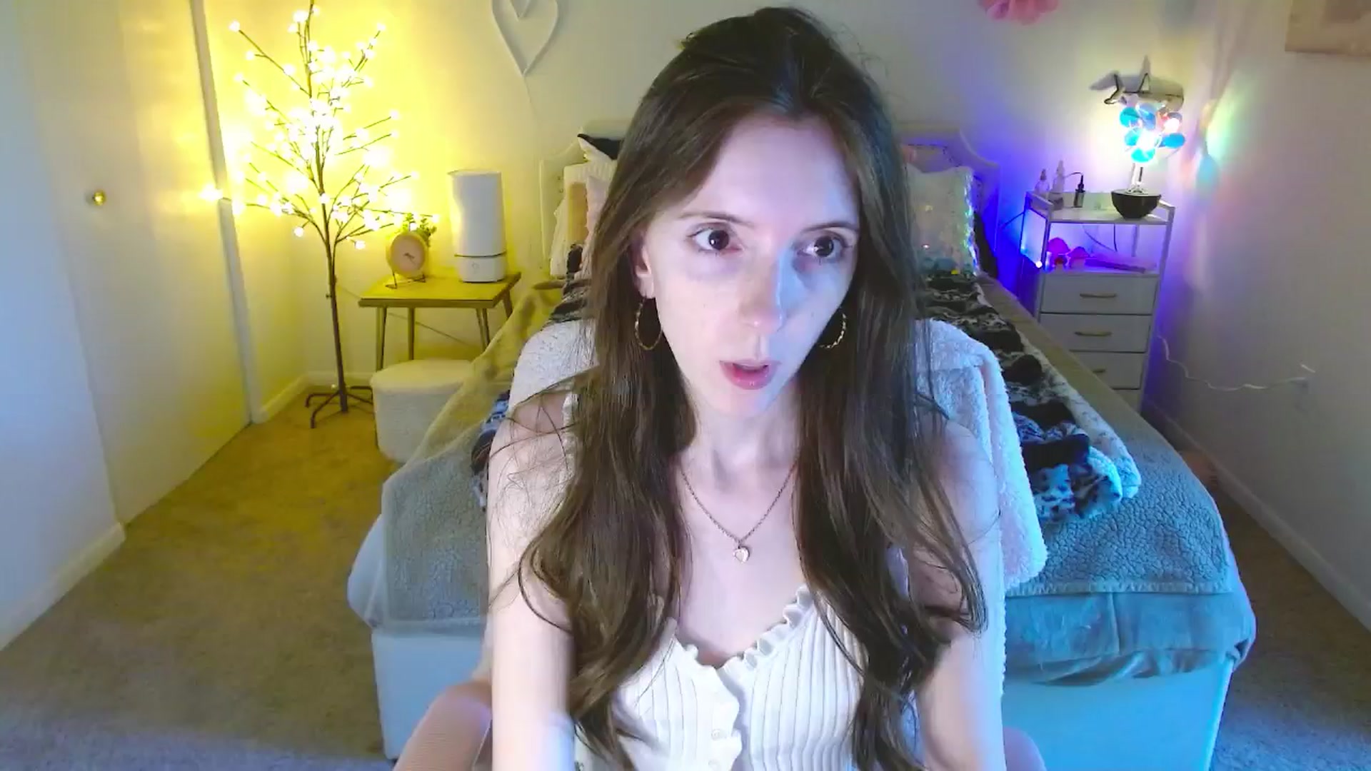 Gallery image thumbnail from MangoMae's myfreecams stream on, 06/07/2024, 20:36 image 9 of 20
