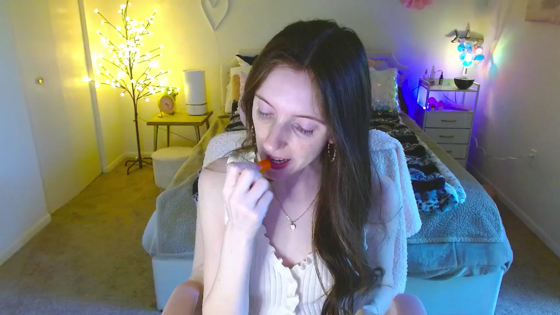 Gallery image thumbnail from MangoMae's myfreecams stream on, 06/07/2024, 20:36 image 11 of 20