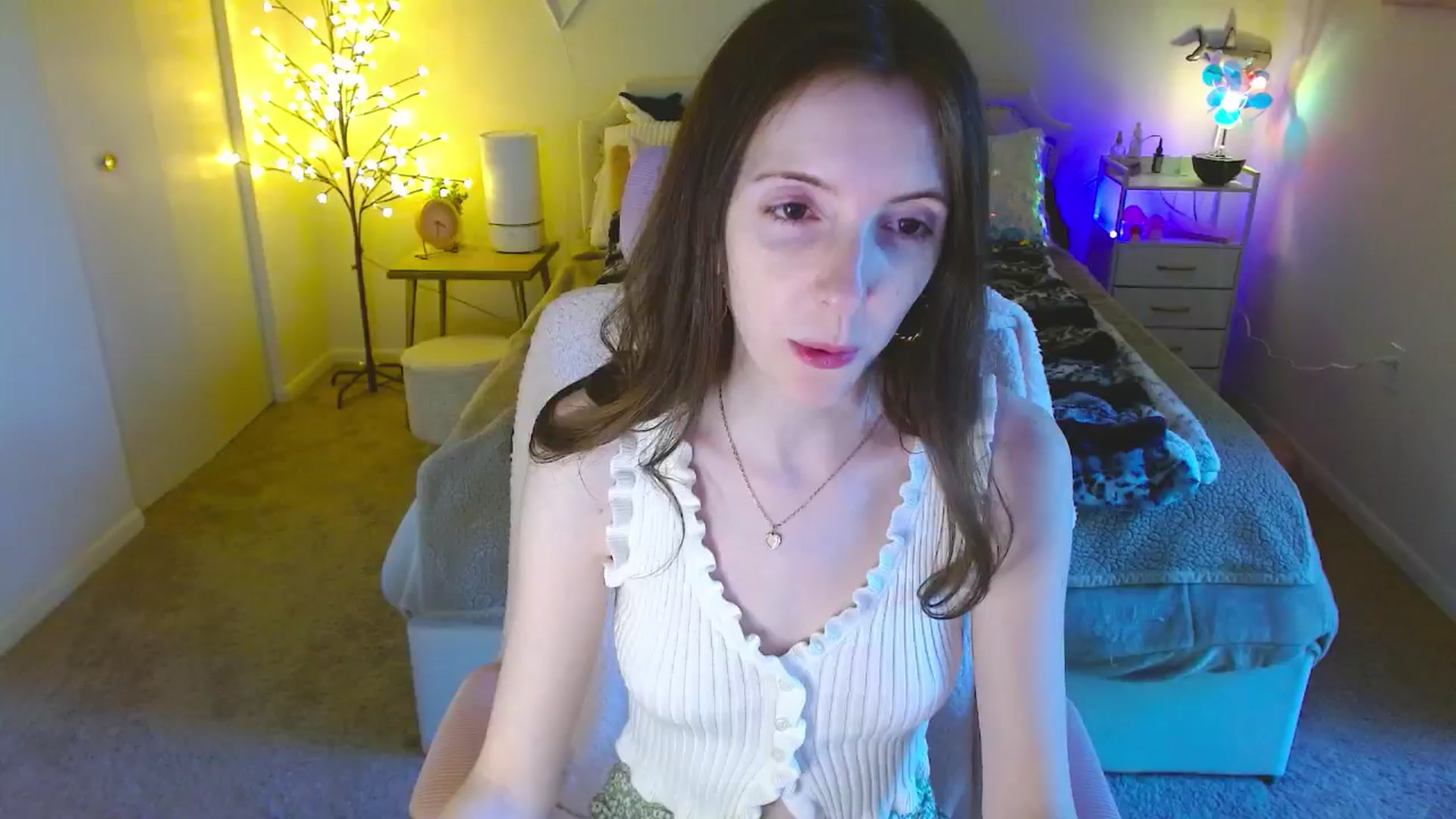 Gallery image thumbnail from MangoMae's myfreecams stream on, 06/07/2024, 20:36 image 19 of 20