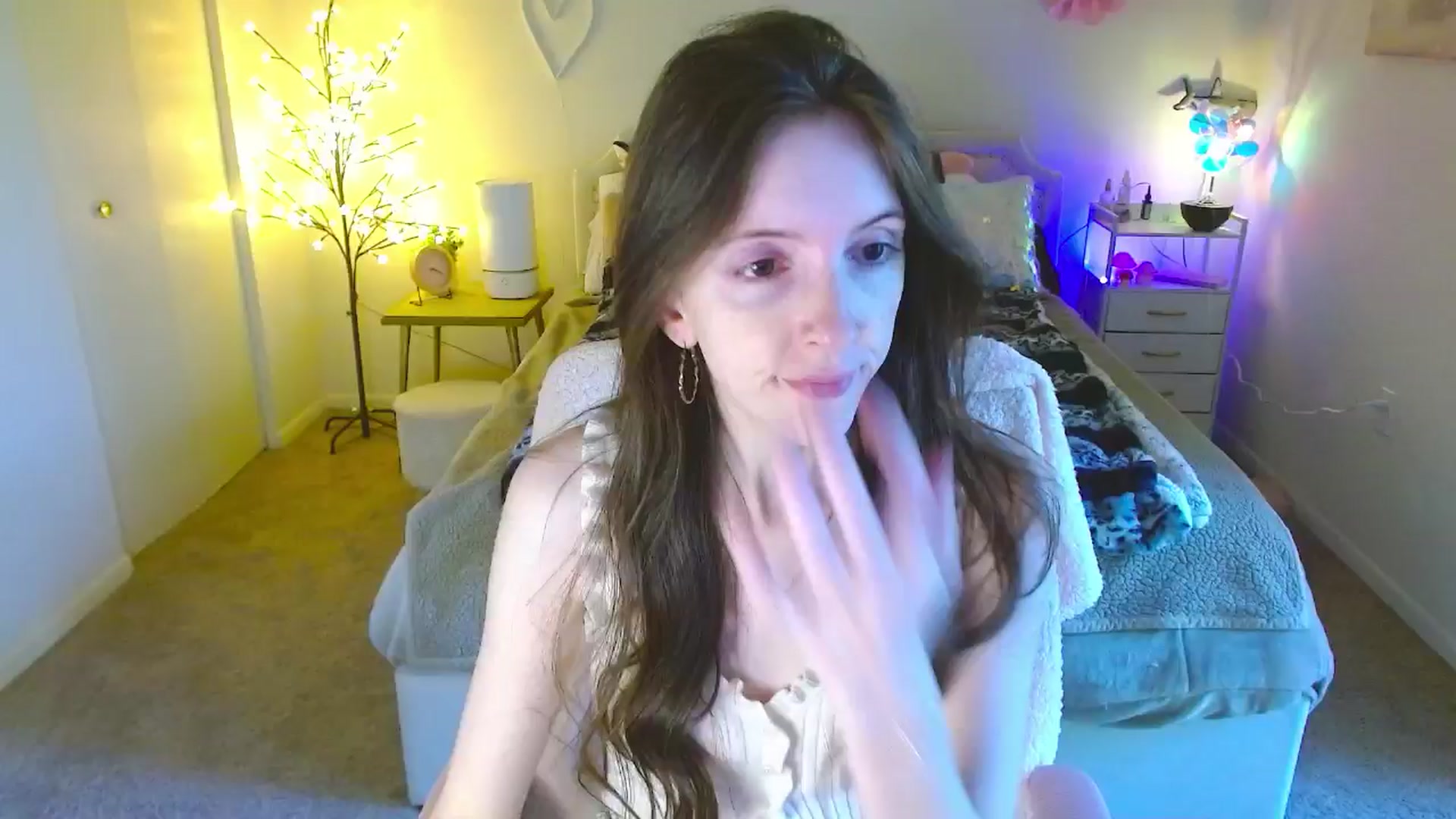 Gallery image thumbnail from MangoMae's myfreecams stream on, 06/07/2024, 20:36 image 2 of 20