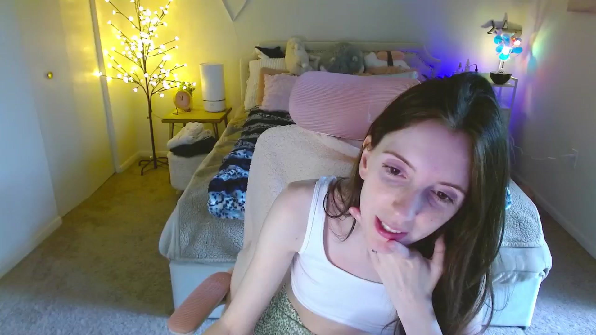 Gallery image thumbnail from MangoMae's myfreecams stream on, 06/08/2024, 17:53 image 8 of 20