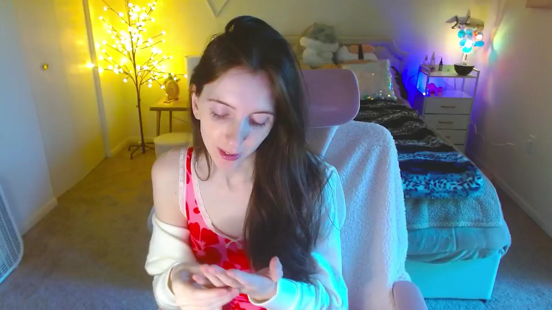 Gallery image thumbnail from MangoMae's myfreecams stream on, 06/09/2024, 14:44 image 11 of 20