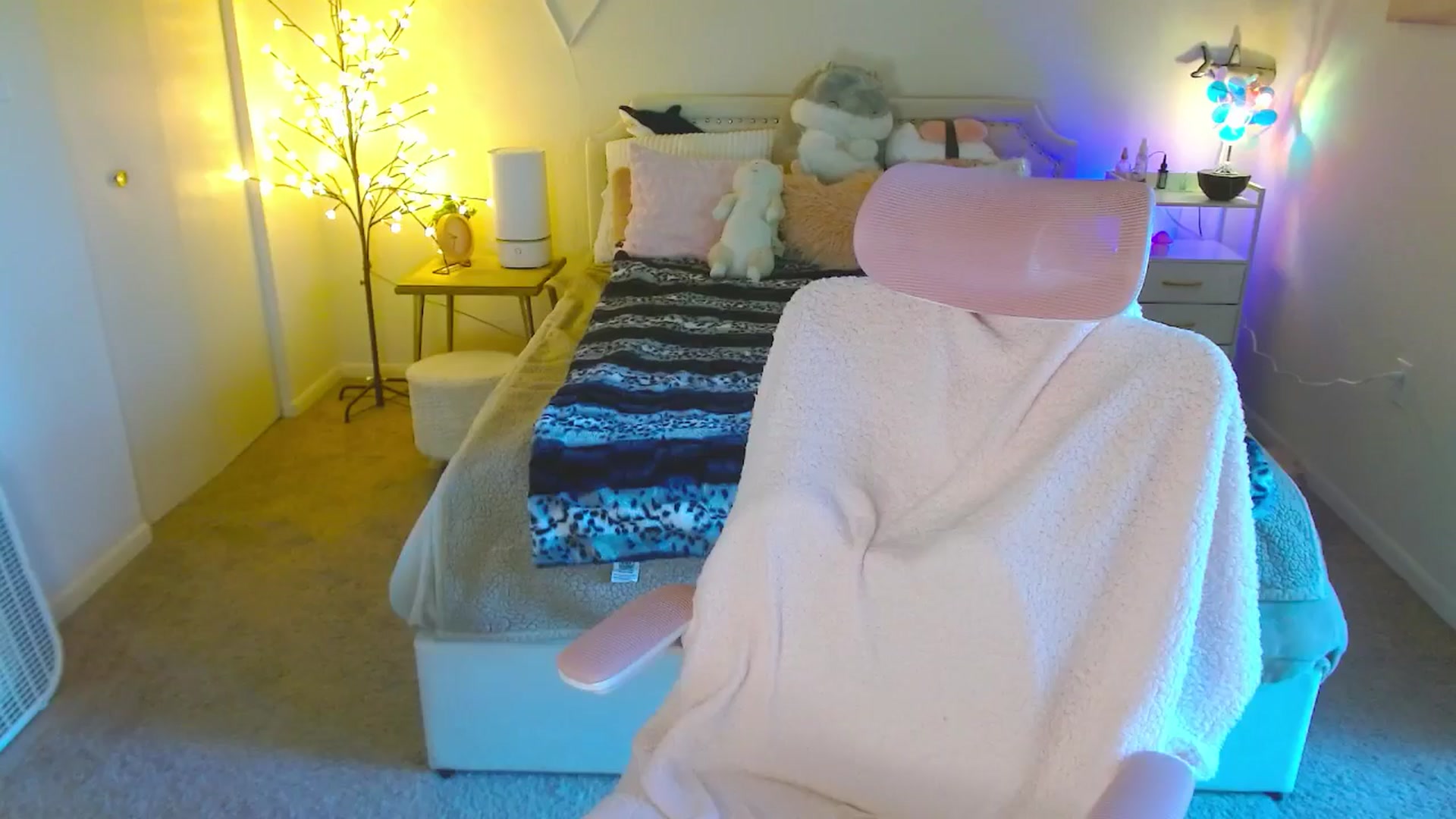 Gallery image thumbnail from MangoMae's myfreecams stream on, 06/09/2024, 14:44 image 16 of 20