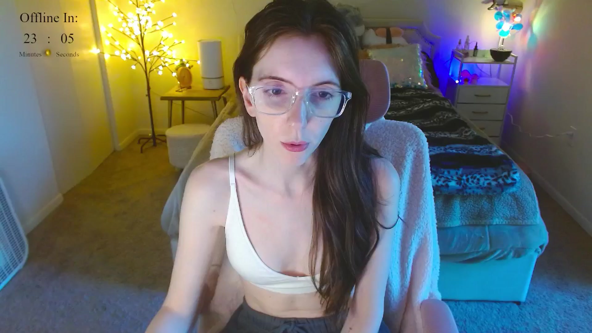 Gallery image thumbnail from MangoMae's myfreecams stream on, 06/09/2024, 18:13 image 14 of 20