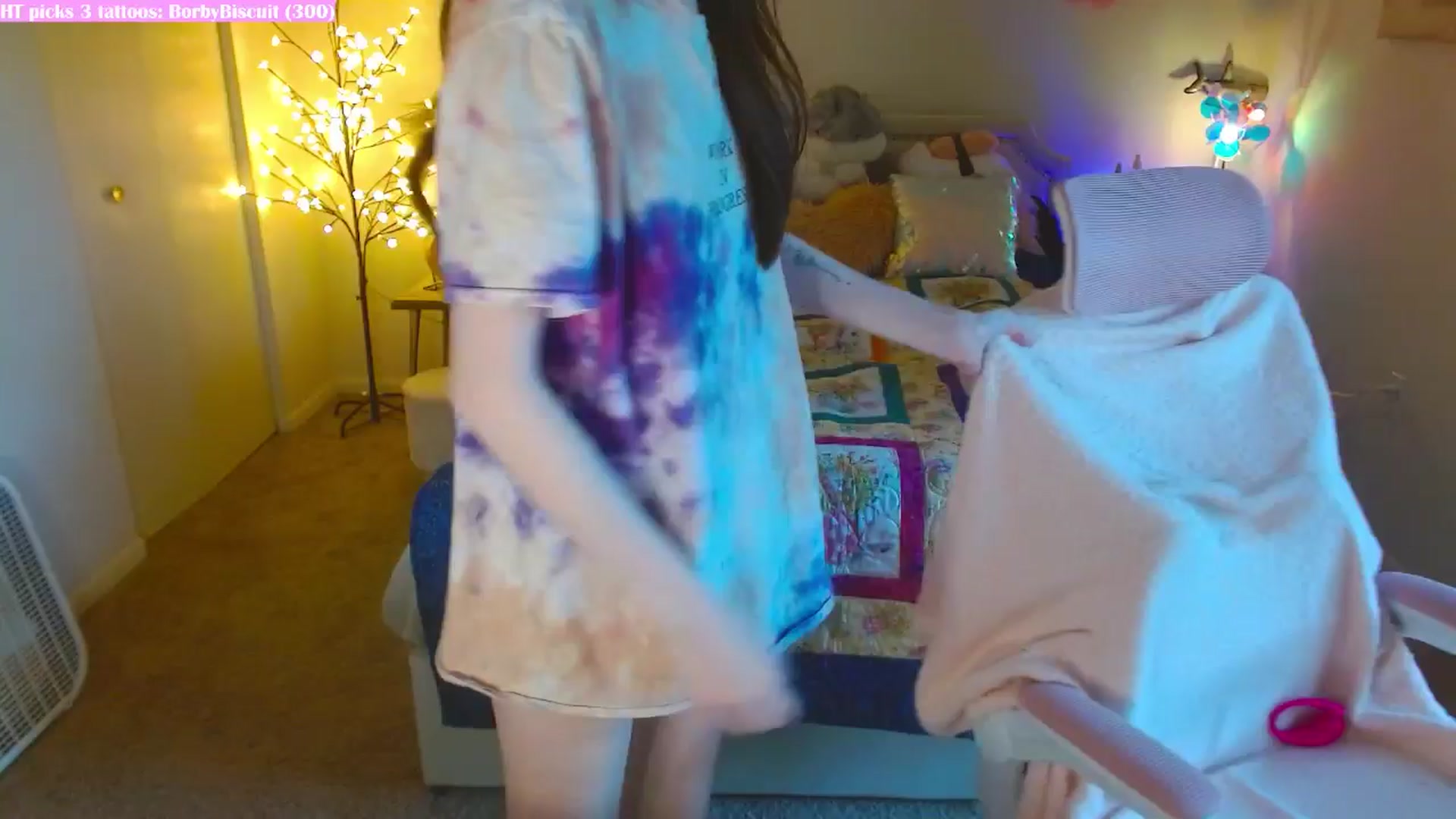 Gallery image thumbnail from MangoMae's myfreecams stream on, 06/12/2024, 23:05 image 12 of 20