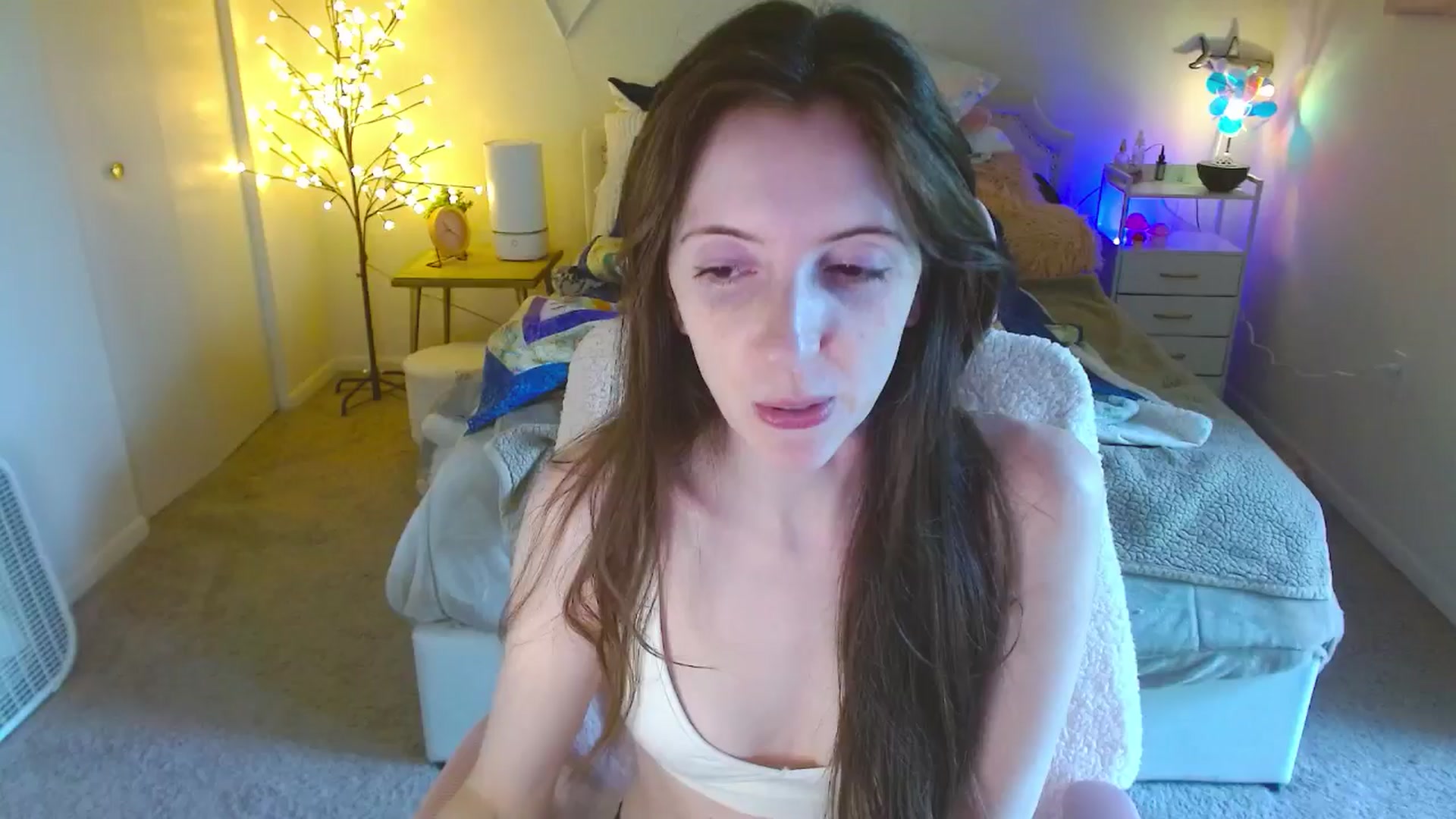 Gallery image thumbnail from MangoMae's myfreecams stream on, 06/15/2024, 16:14 image 4 of 20
