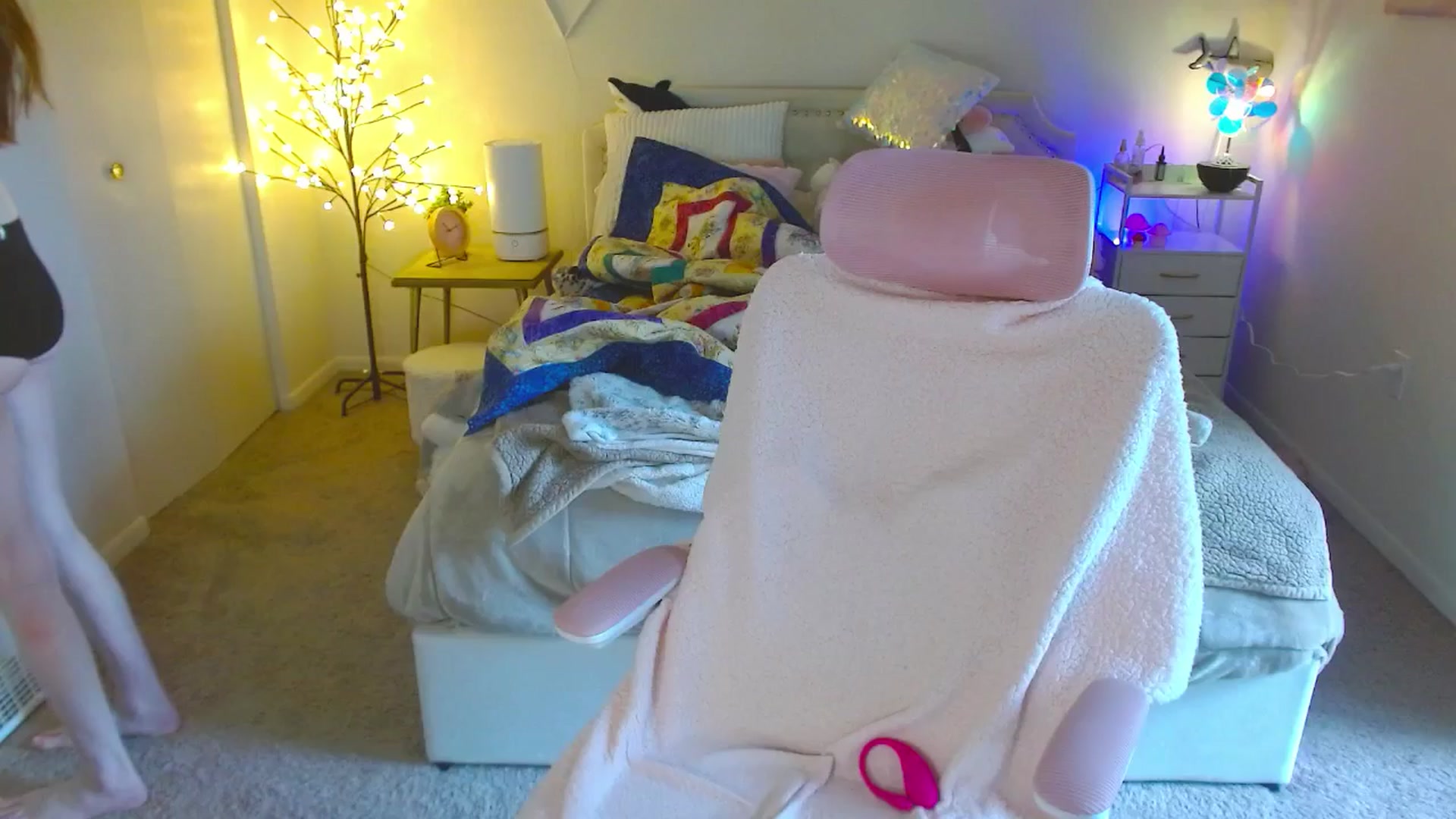 Gallery image thumbnail from MangoMae's myfreecams stream on, 06/15/2024, 16:14 image 1 of 20