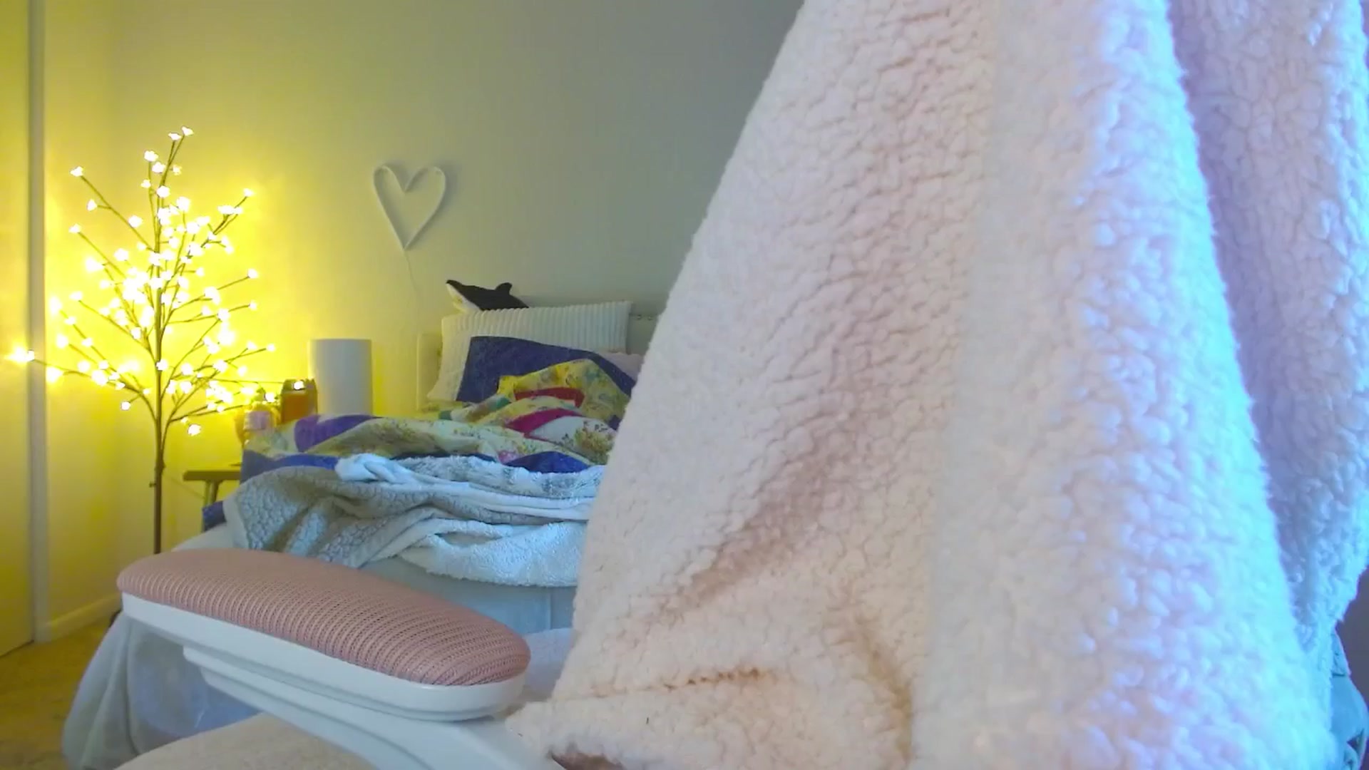 Gallery image thumbnail from MangoMae's myfreecams stream on, 06/15/2024, 18:05 image 17 of 20