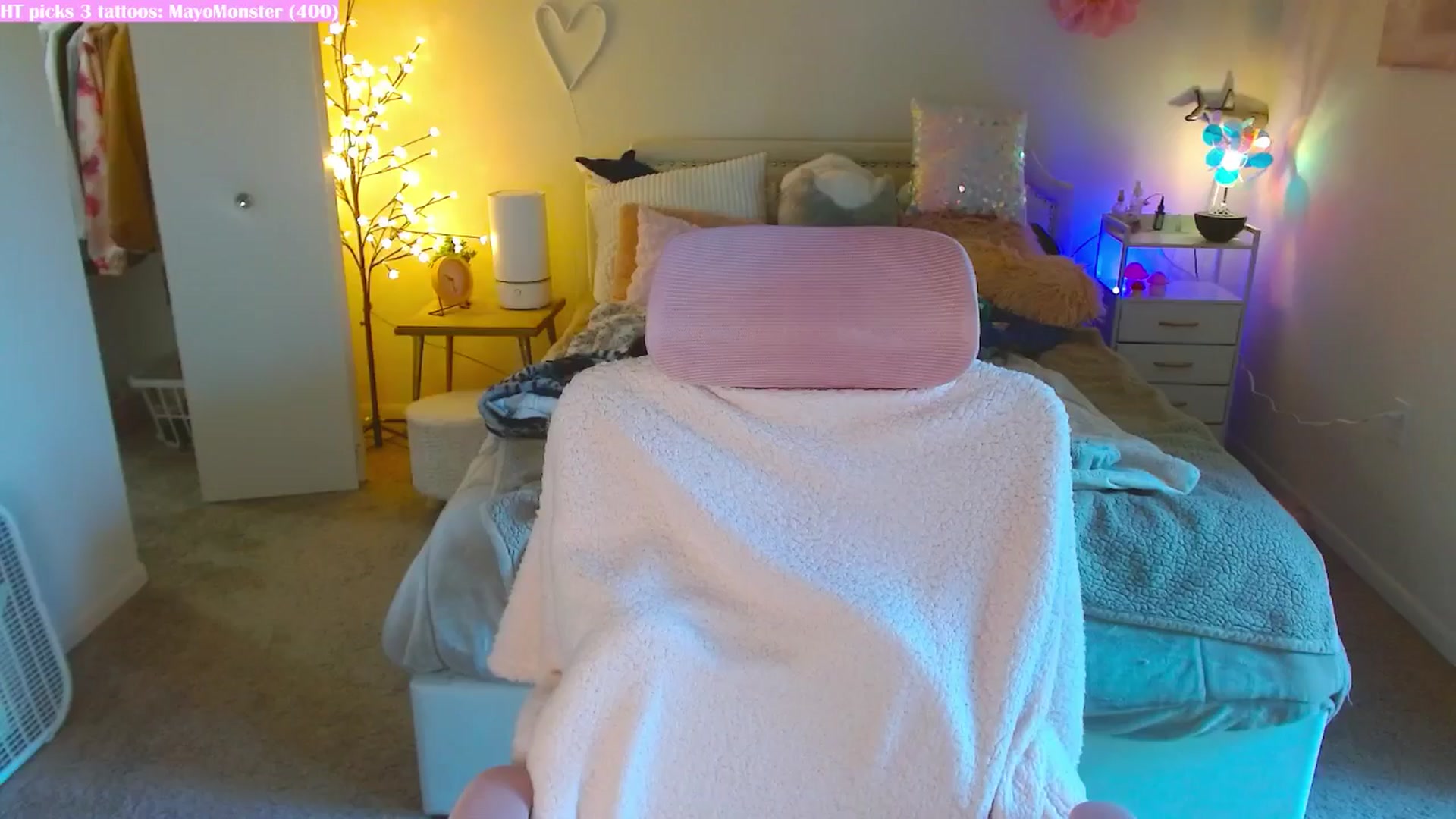 Gallery image thumbnail from MangoMae's myfreecams stream on, 06/16/2024, 15:34 image 1 of 20